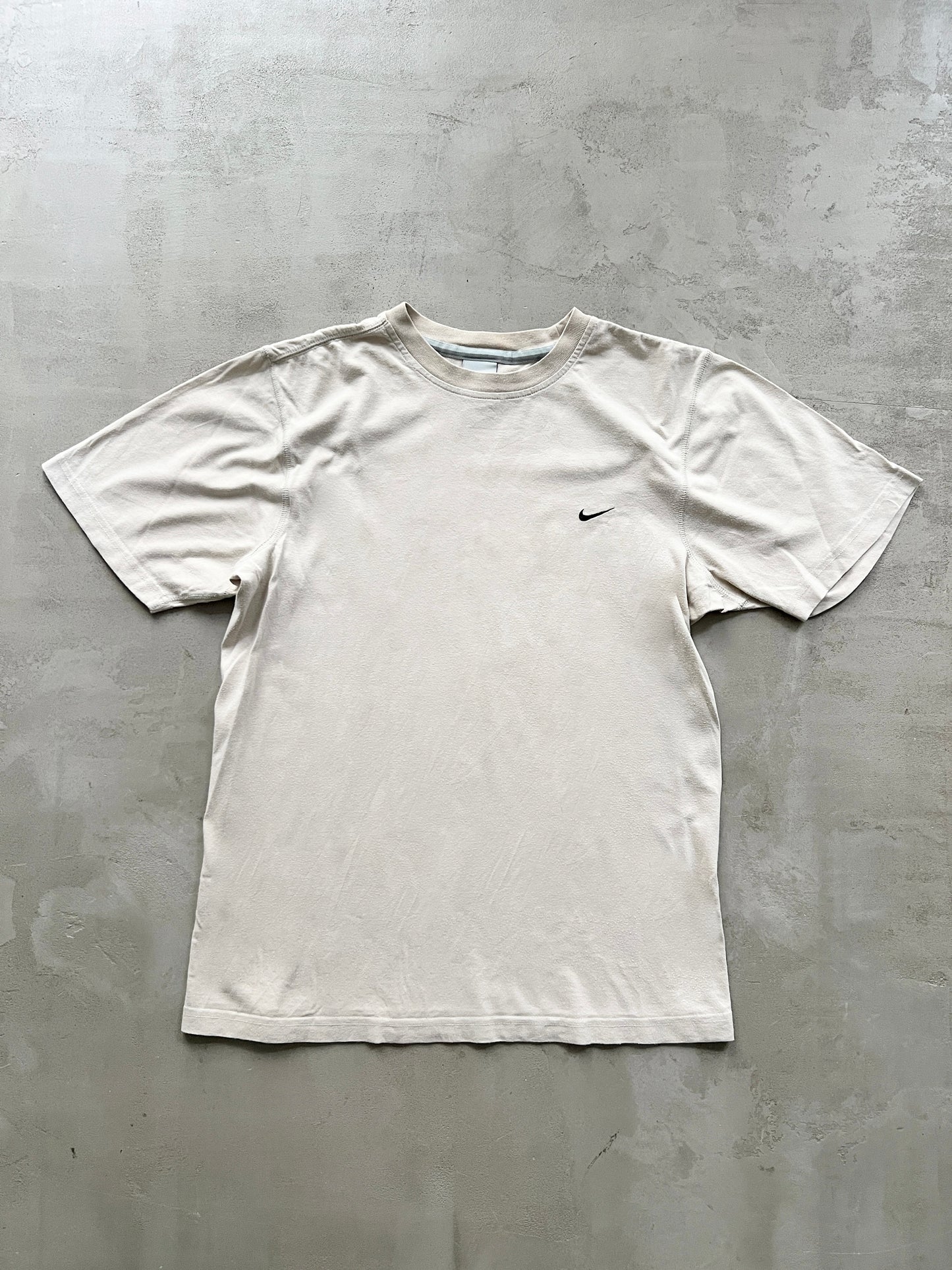 LIGHT BEIGE NIKE TEE - 2000S - L/M