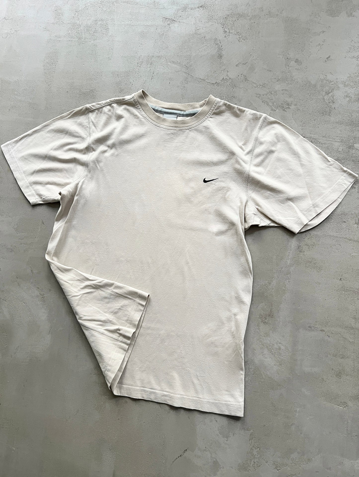 LIGHT BEIGE NIKE TEE - 2000S - L/M