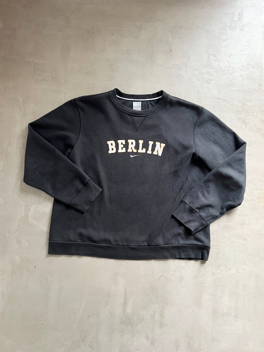 BLACK NIKE TOWN BERLIN SWEATER - 2000S - L