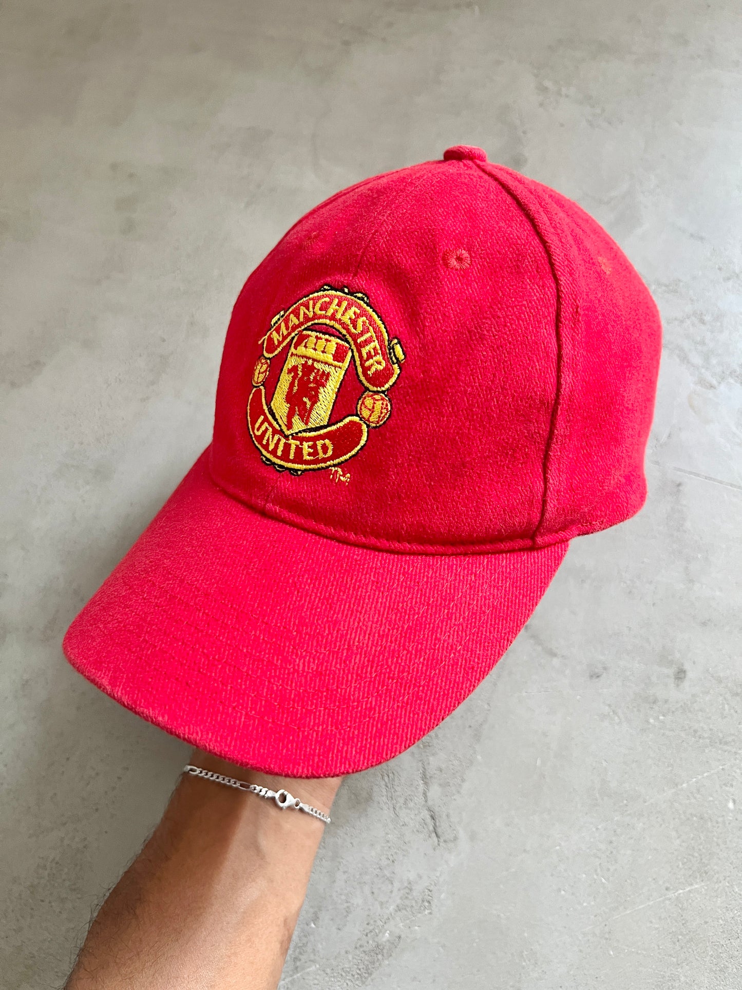 RED MANCHESTER UNITED CAP - 2000S