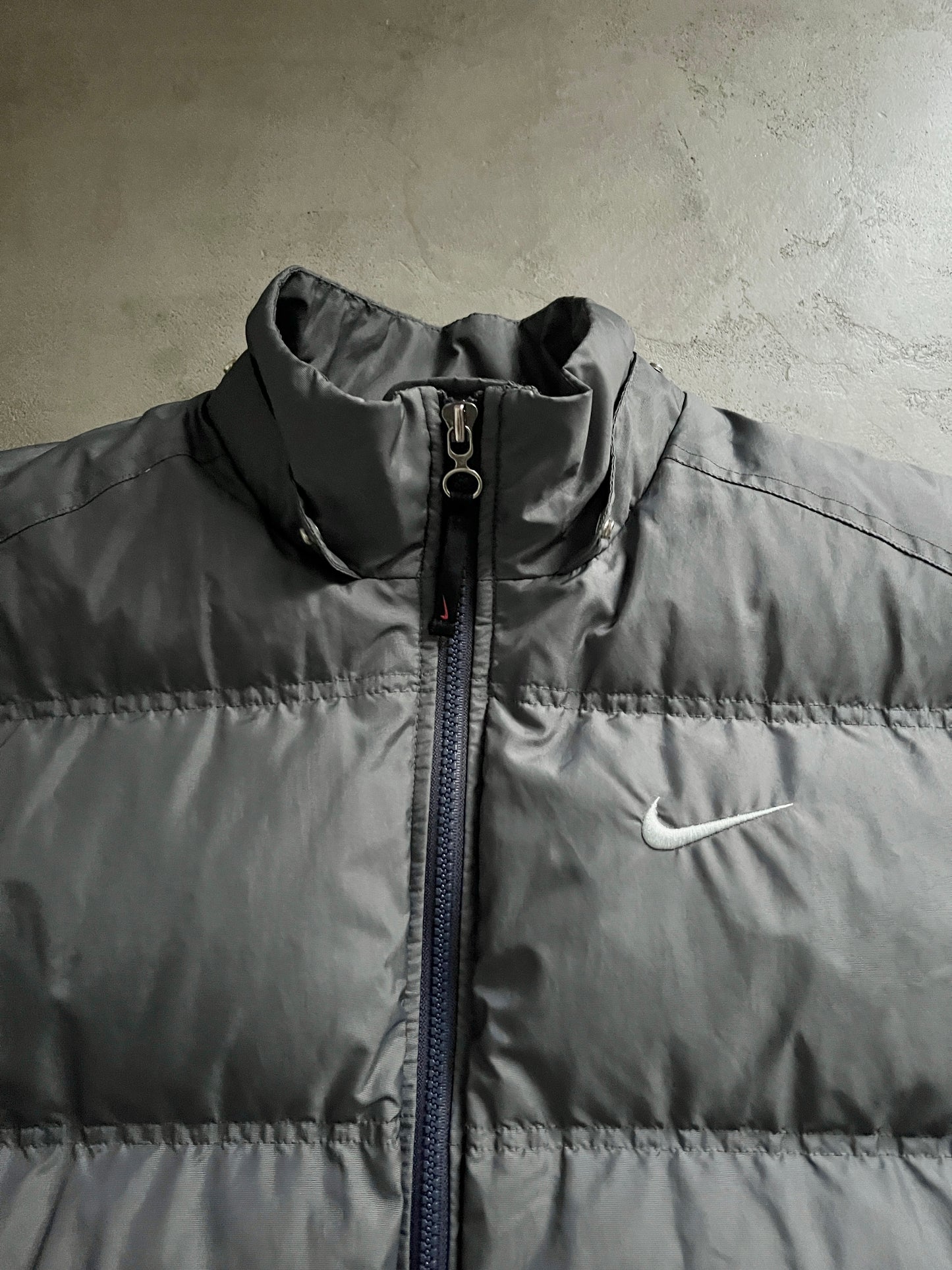 GREY NIKE PUFFER WITH HOOD - 1990S - M -