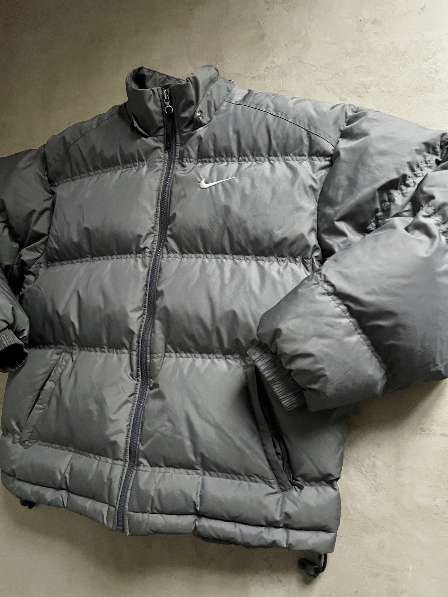 GREY NIKE PUFFER WITH HOOD - 1990S - M -