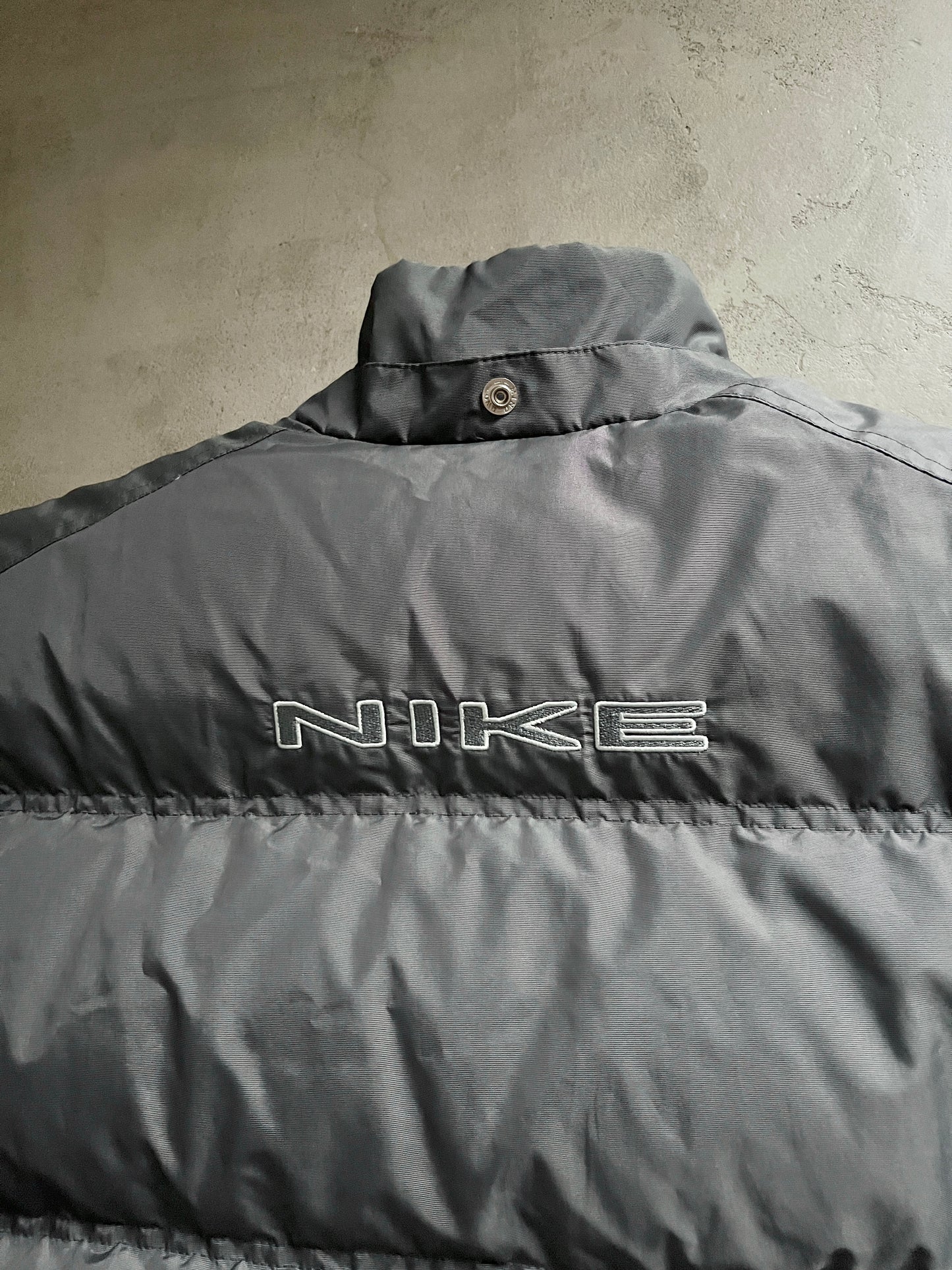 GREY NIKE PUFFER WITH HOOD - 1990S - M -