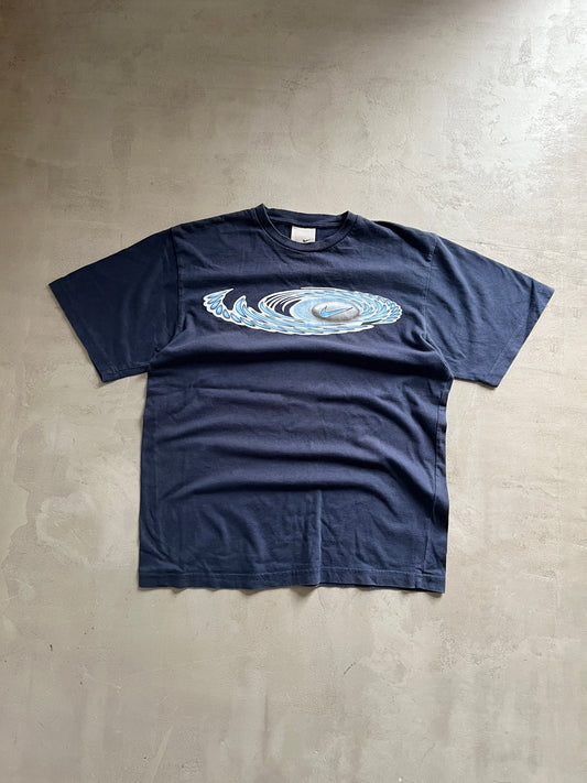 NAVY/BABY BLUE NIKE TEE - 1990S - M/L