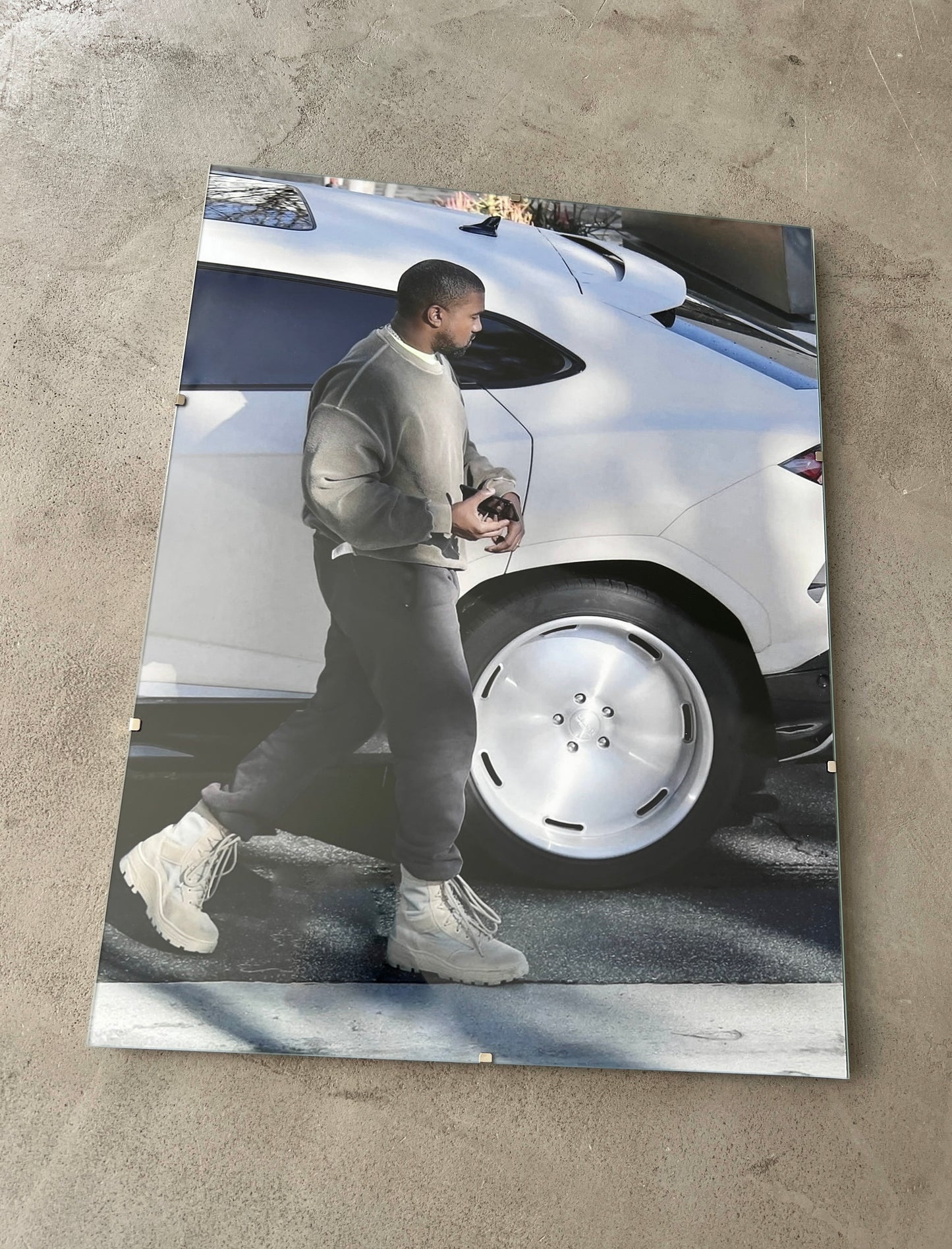 YE X URUS GLASS PRINT