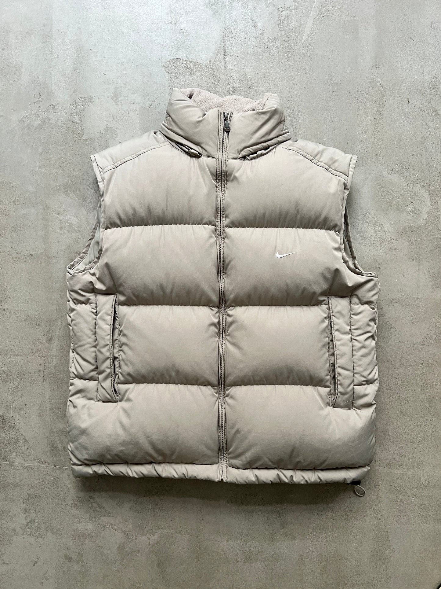 BEIGE NIKE PUFFER VEST - 2000S - M