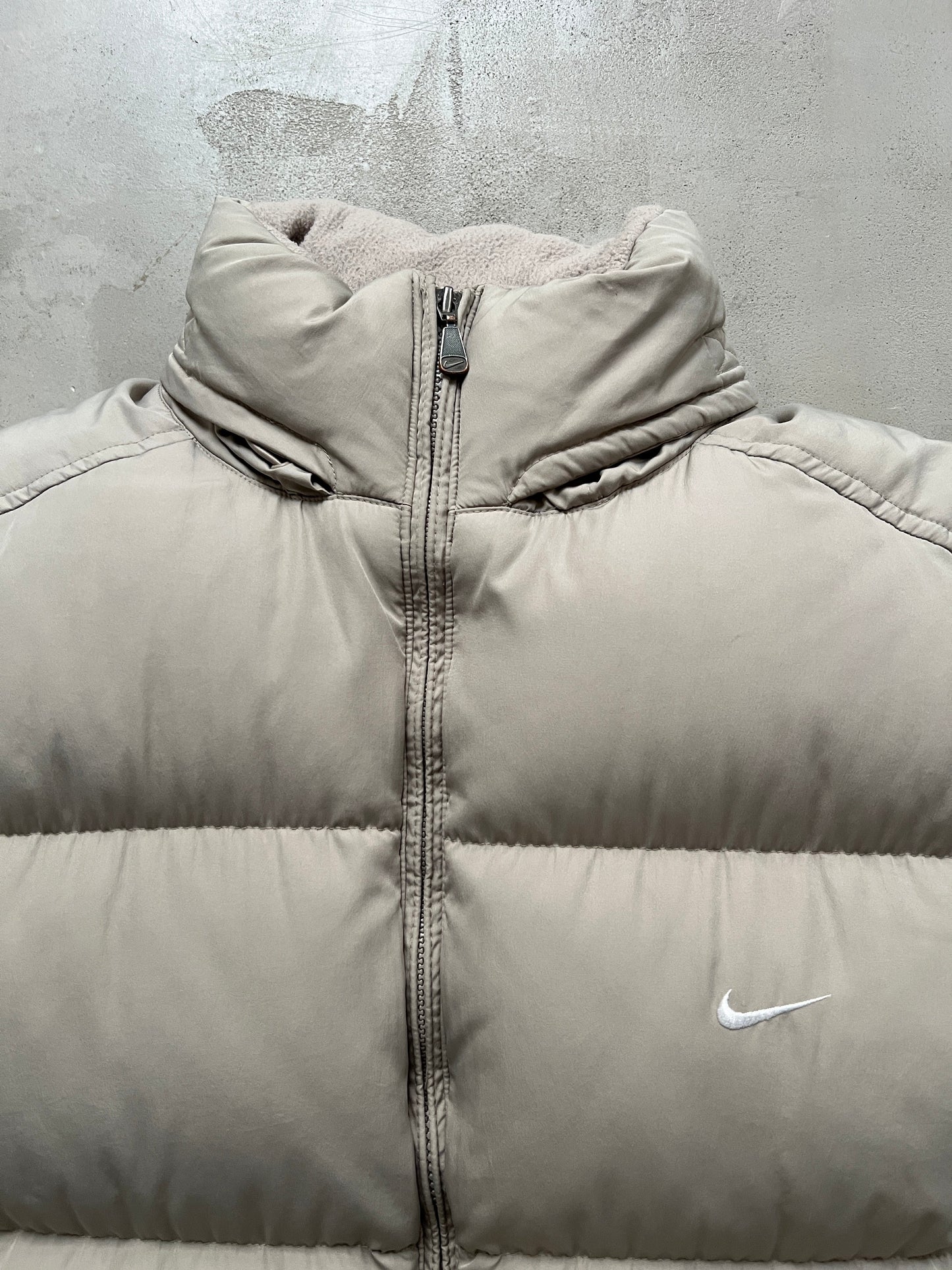 BEIGE NIKE PUFFER VEST - 2000S - M