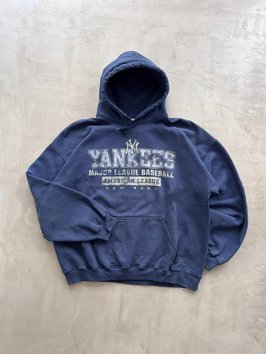 FADED NAVY YANKEES HOODIE - 1990S - L/XL