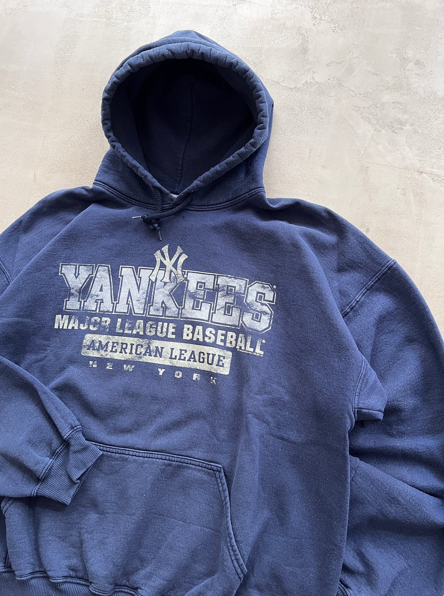 FADED NAVY YANKEES HOODIE - 1990S - L/XL