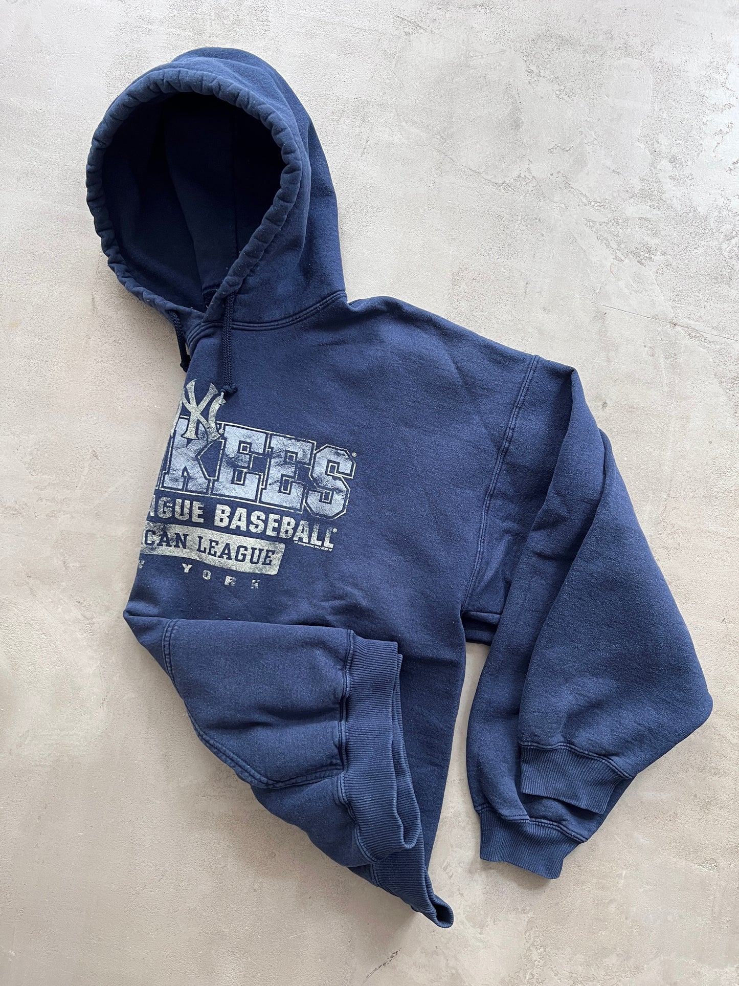 FADED NAVY YANKEES HOODIE - 1990S - L/XL