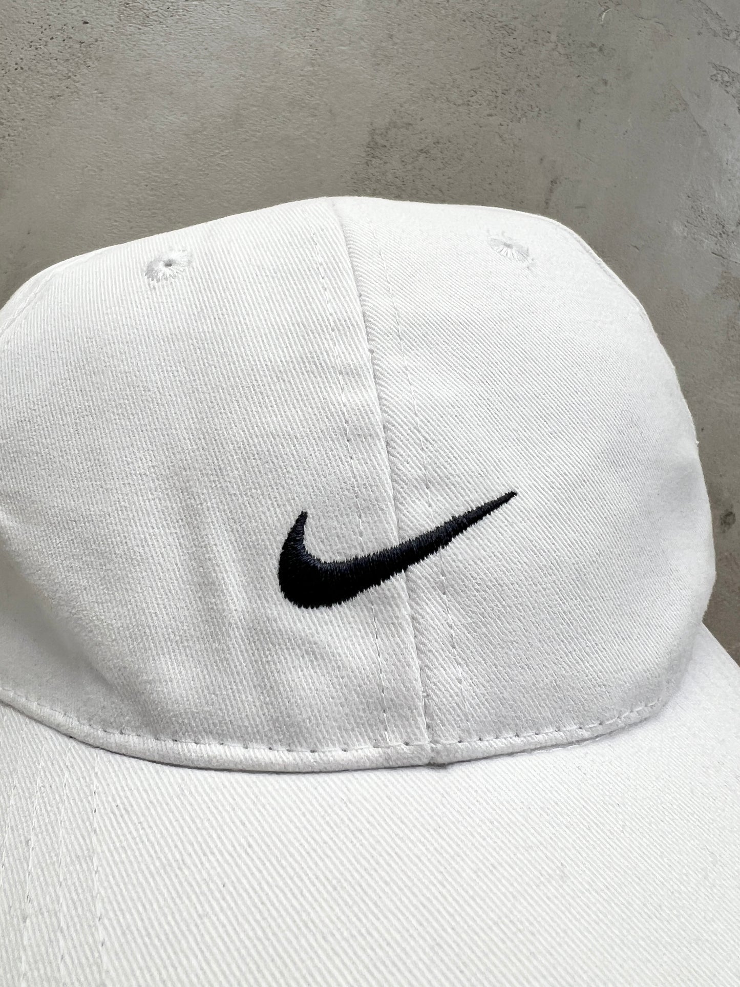 WHITE NIKE CAP - 2000S