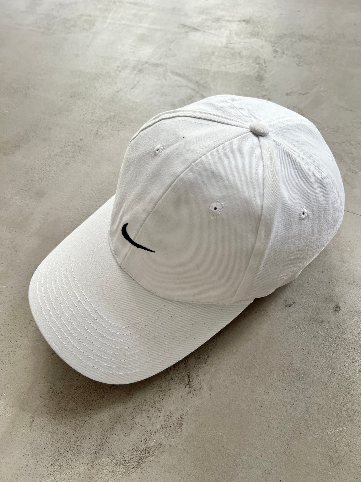 WHITE NIKE CAP - 2000S