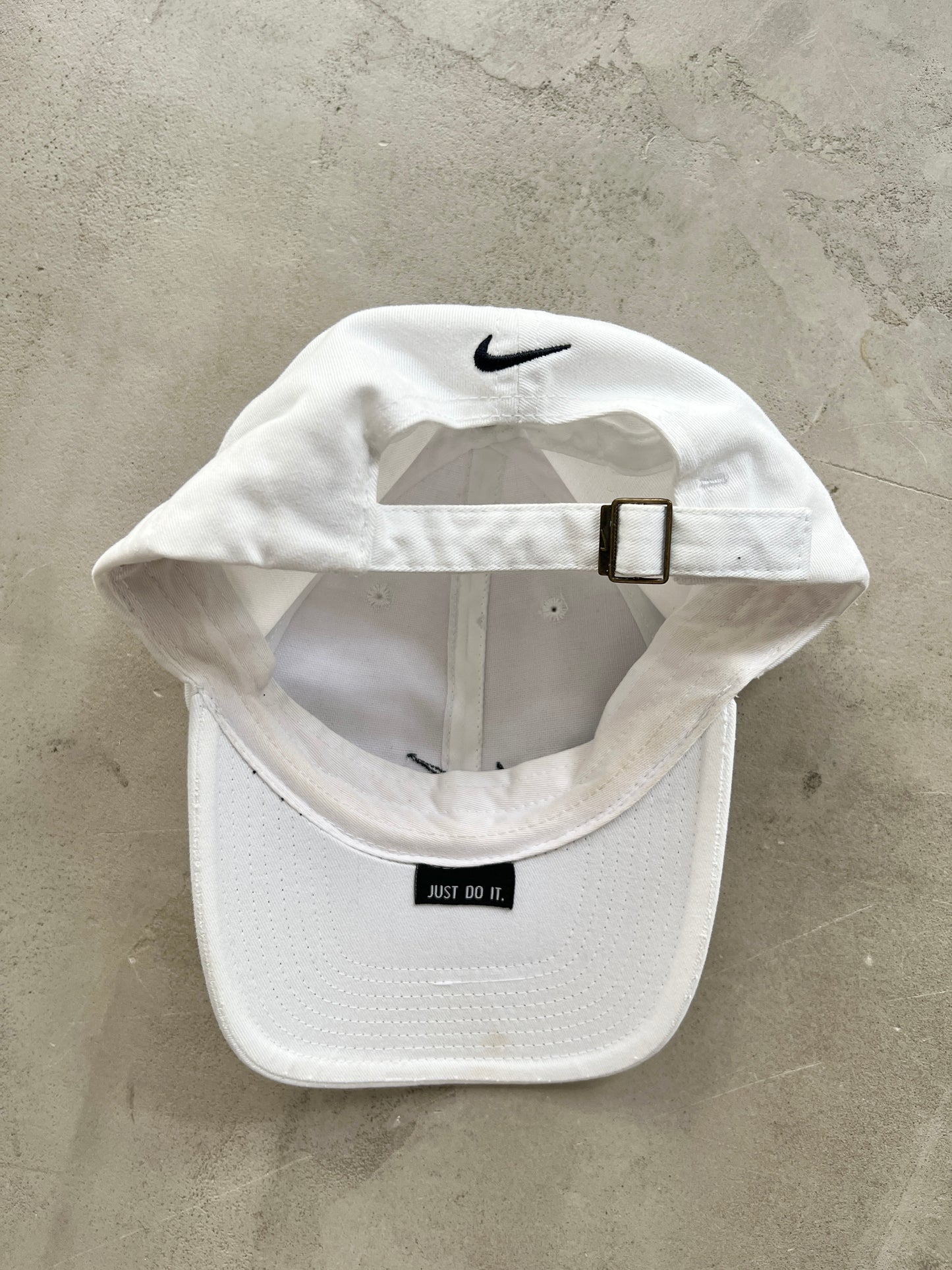 WHITE NIKE CAP - 2000S