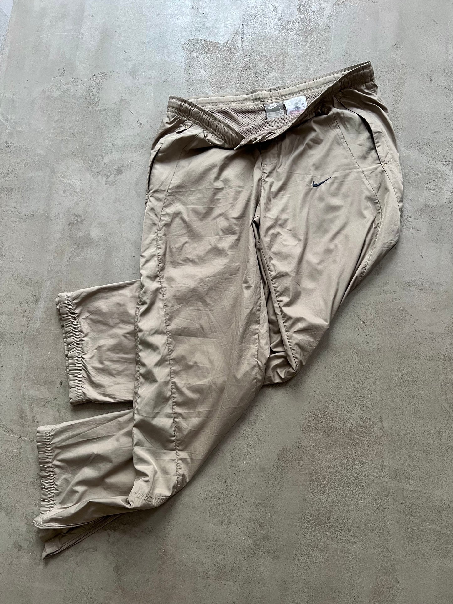 BEIGE NIKE TRACKPANTS - 2000S - XS/S