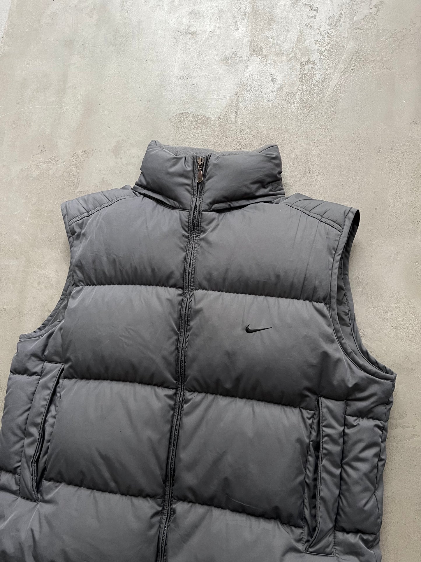 GREY NIKE PUFFER VEST - 2000S