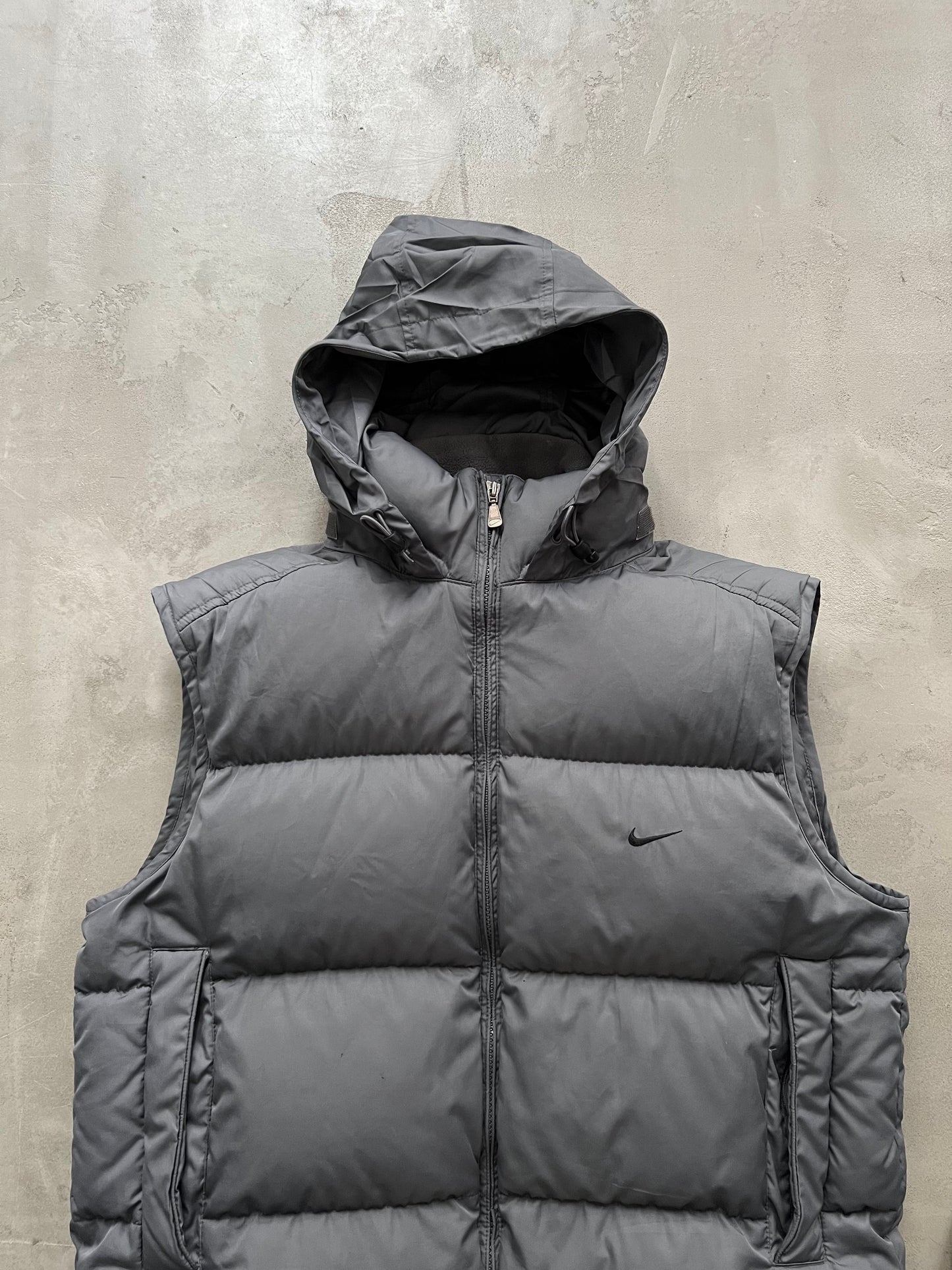 GREY NIKE PUFFER VEST - 2000S