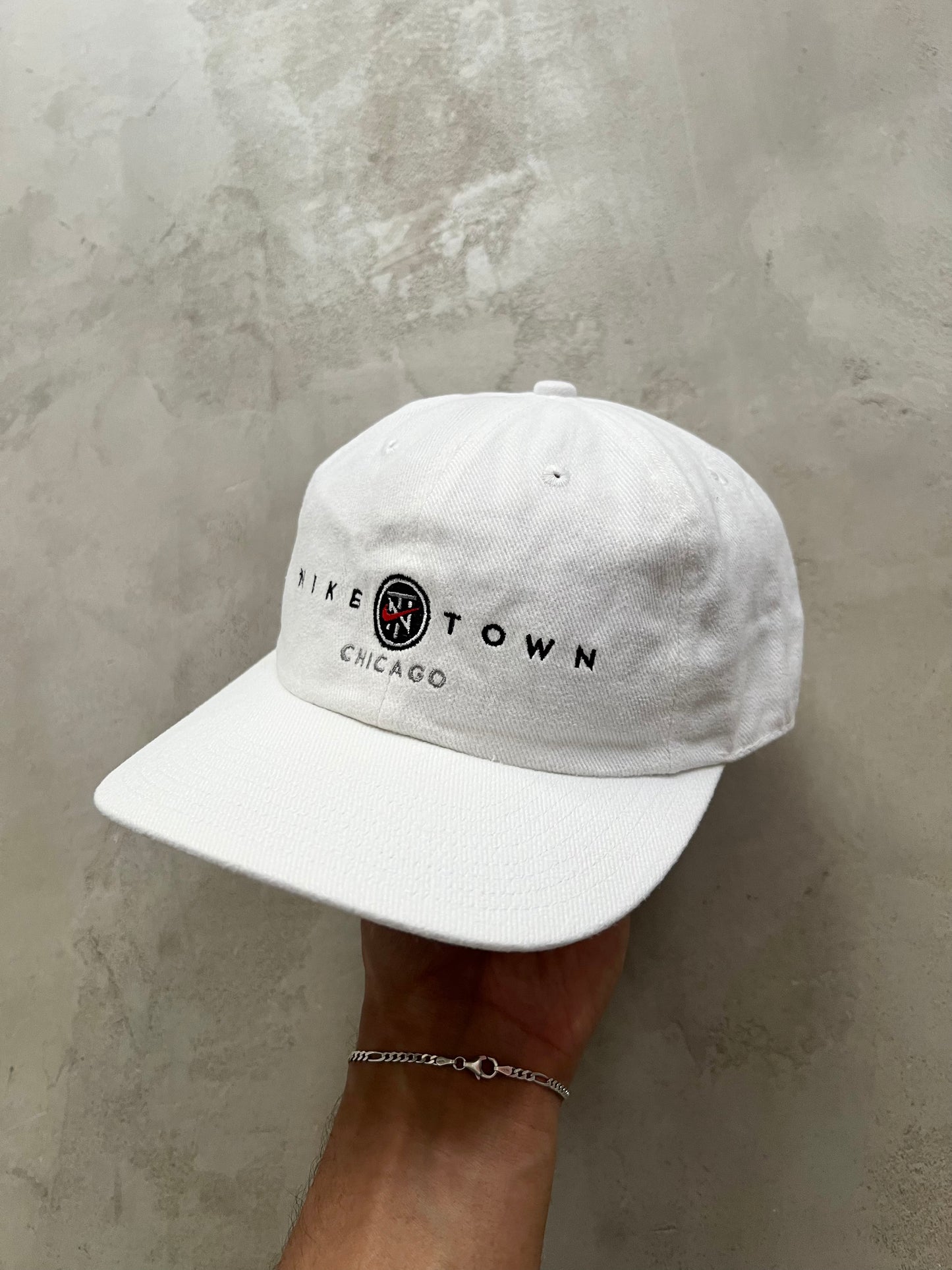 WHITE NIKE TOWN CHICAGO CAP - 1990S