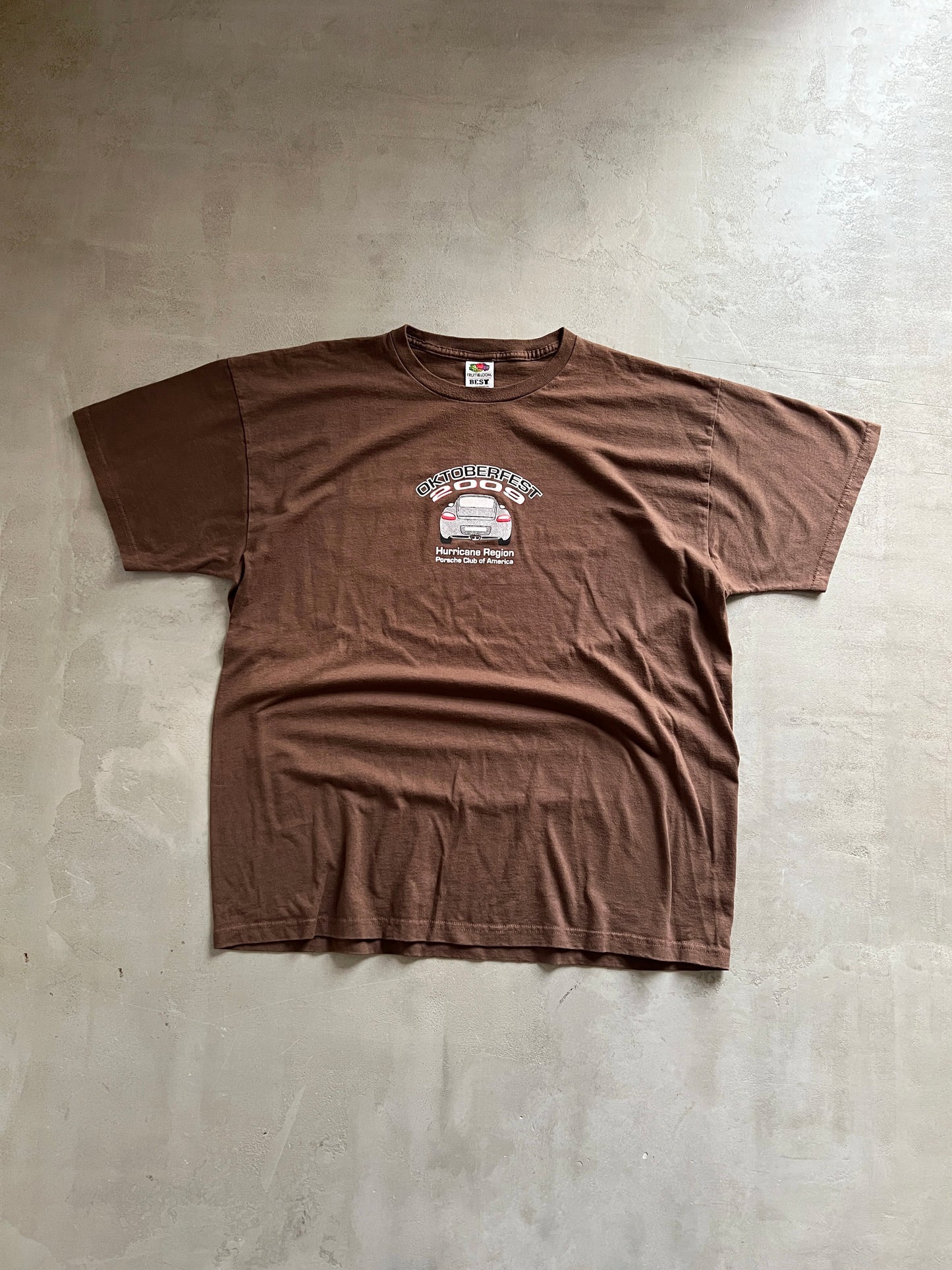 MOCHA PORSCHE X OKTOBERFEST TEE - 2000S - XL/L