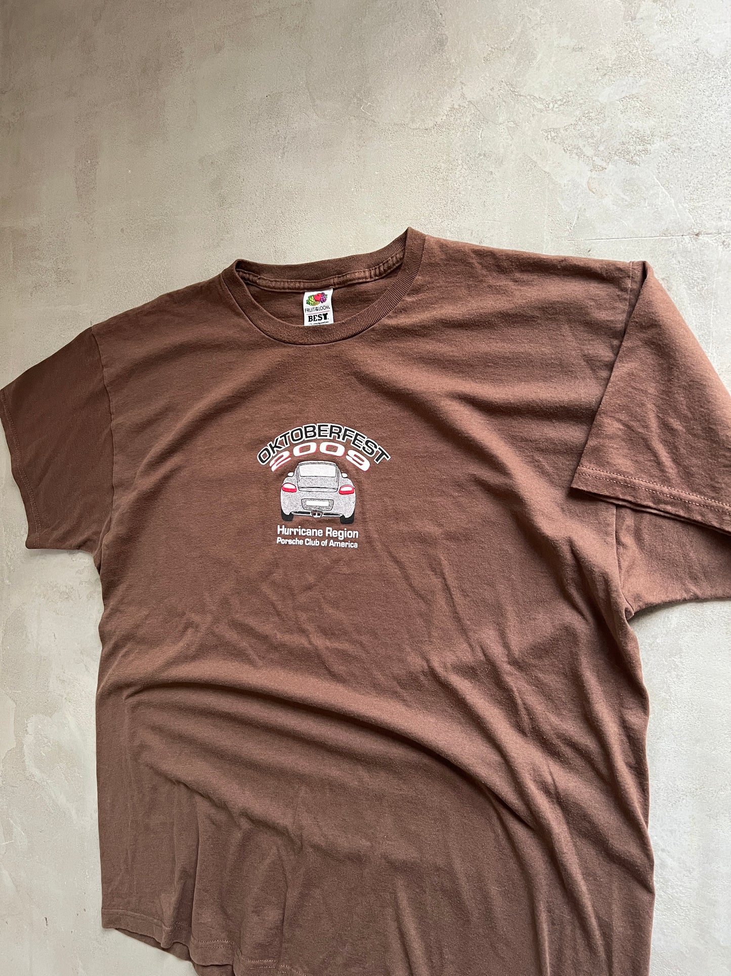 MOCHA PORSCHE X OKTOBERFEST TEE - 2000S - XL/L