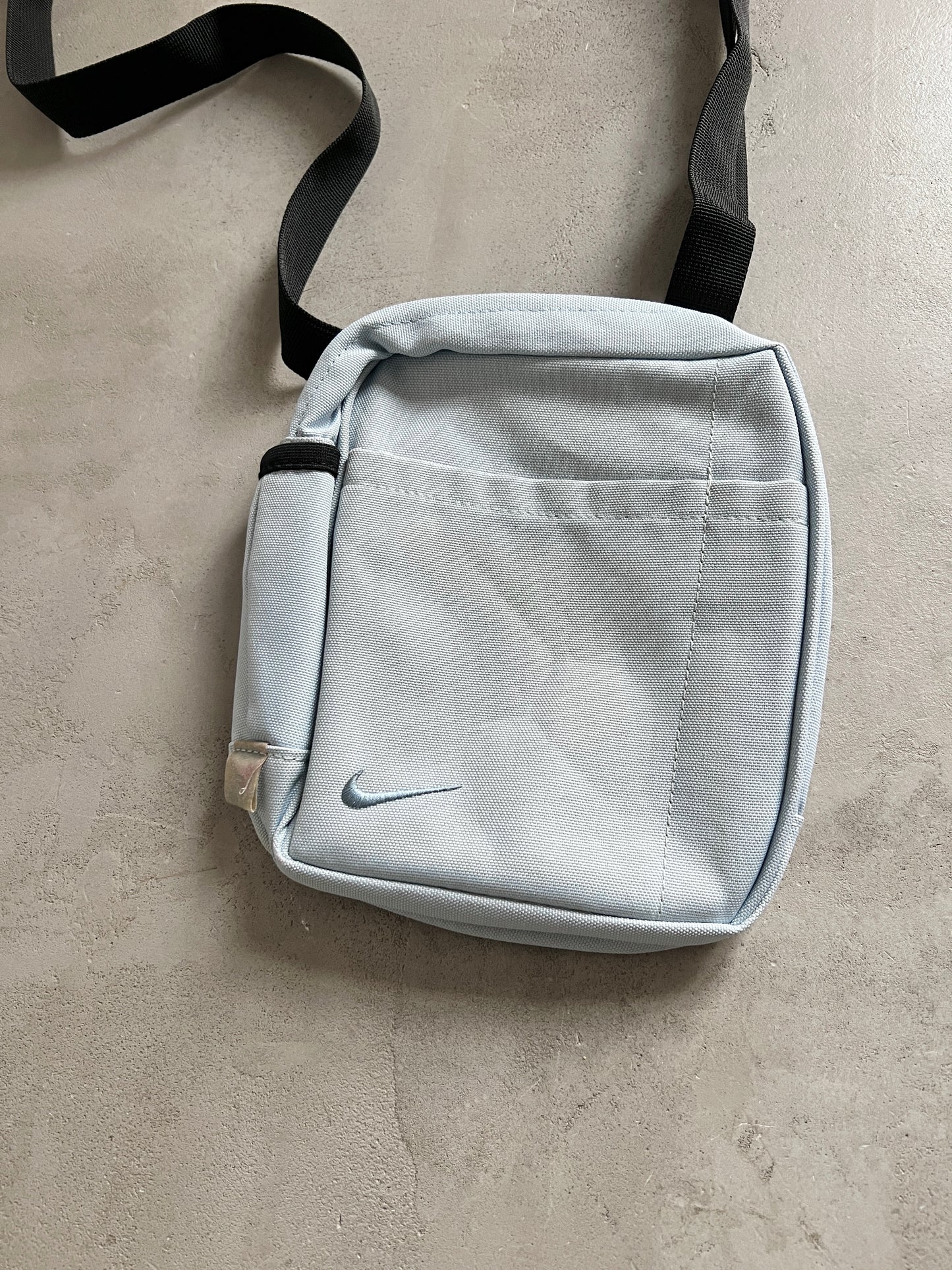 BABY BLUE NIKE BAG - 2000S