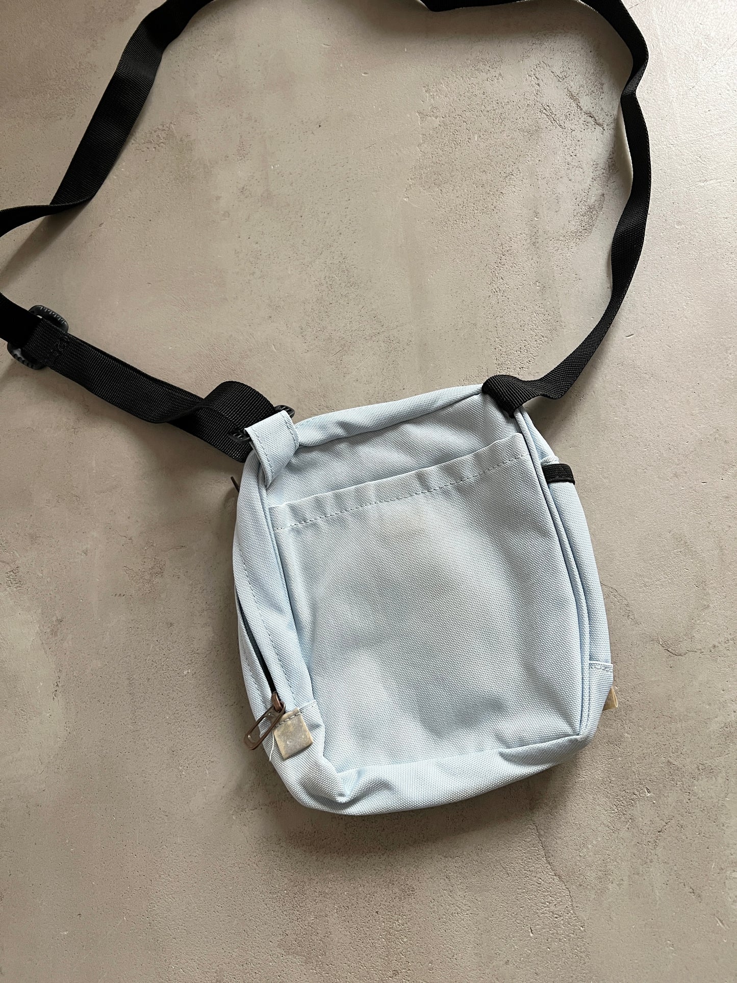 BABY BLUE NIKE BAG - 2000S