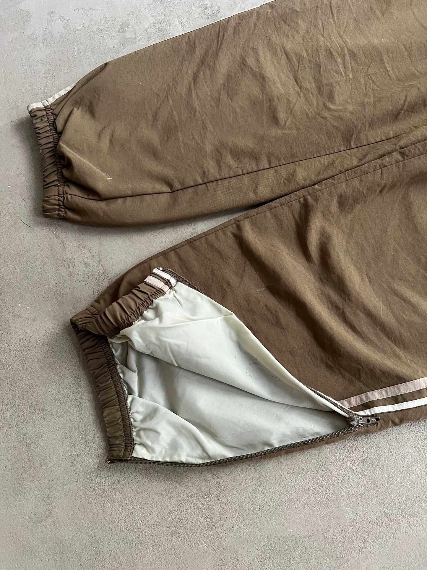 BEIGE/KHAKI NIKE TRACK PANTS - 2000S