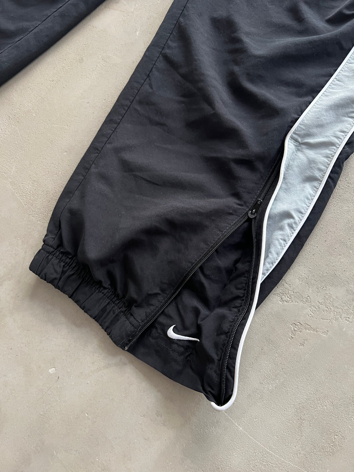 BLACK NIKE TRACK PANTS - 2000S - L/M