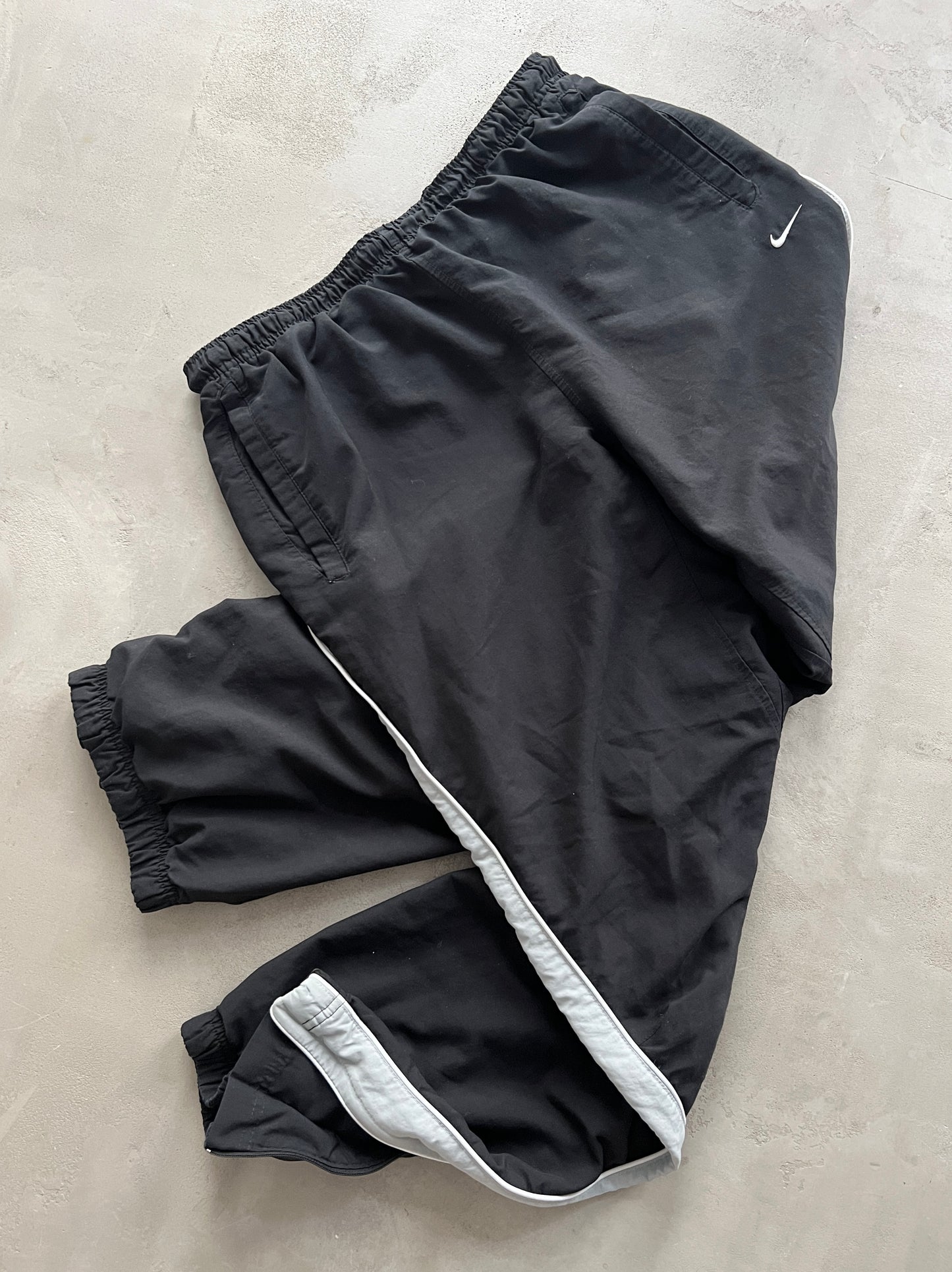 BLACK NIKE TRACK PANTS - 2000S - L/M