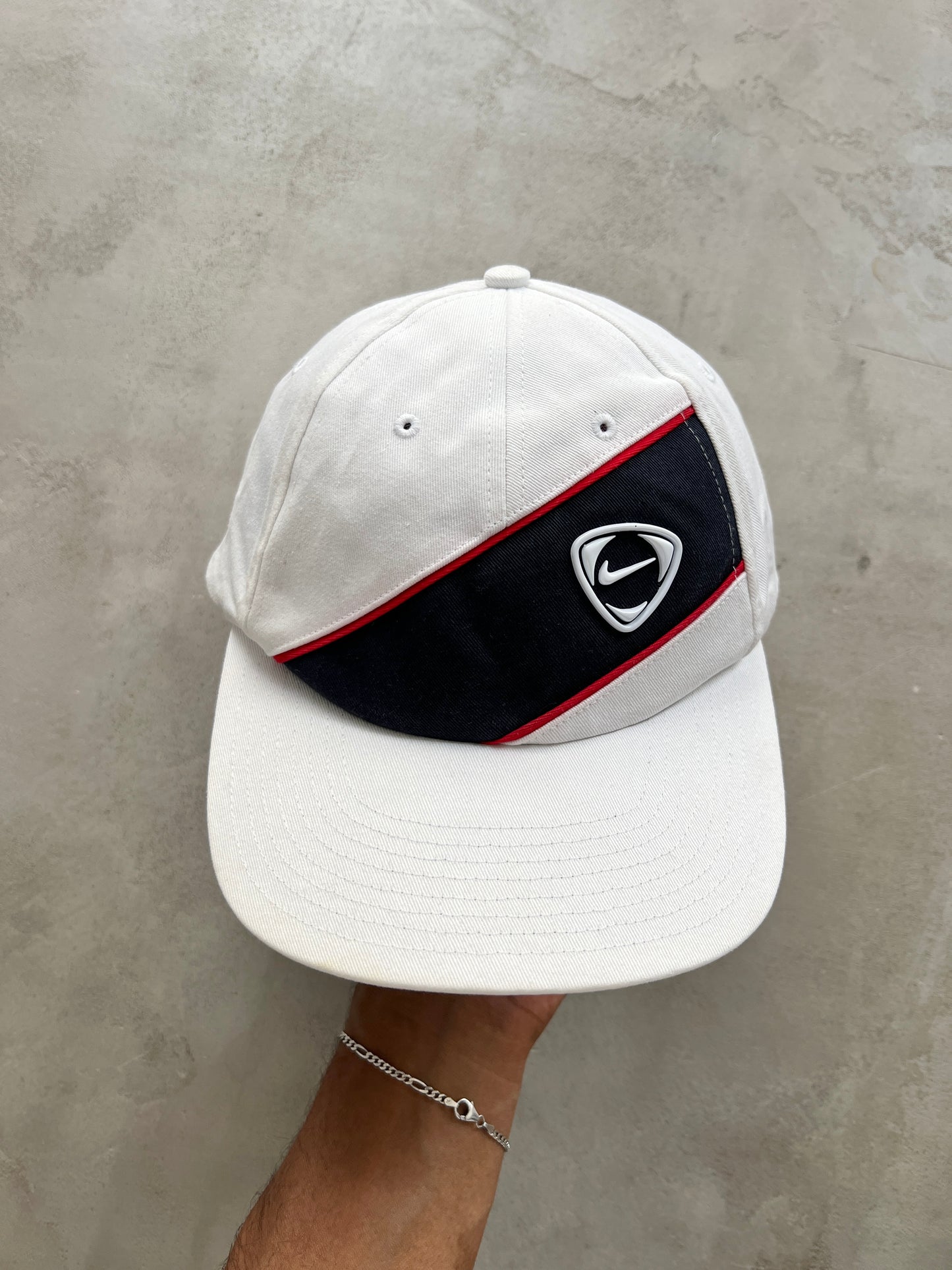 WHITE NIKE CAP - 2000S