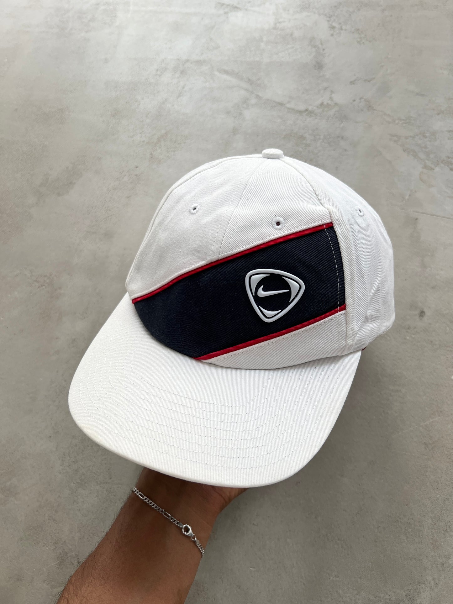 WHITE NIKE CAP - 2000S