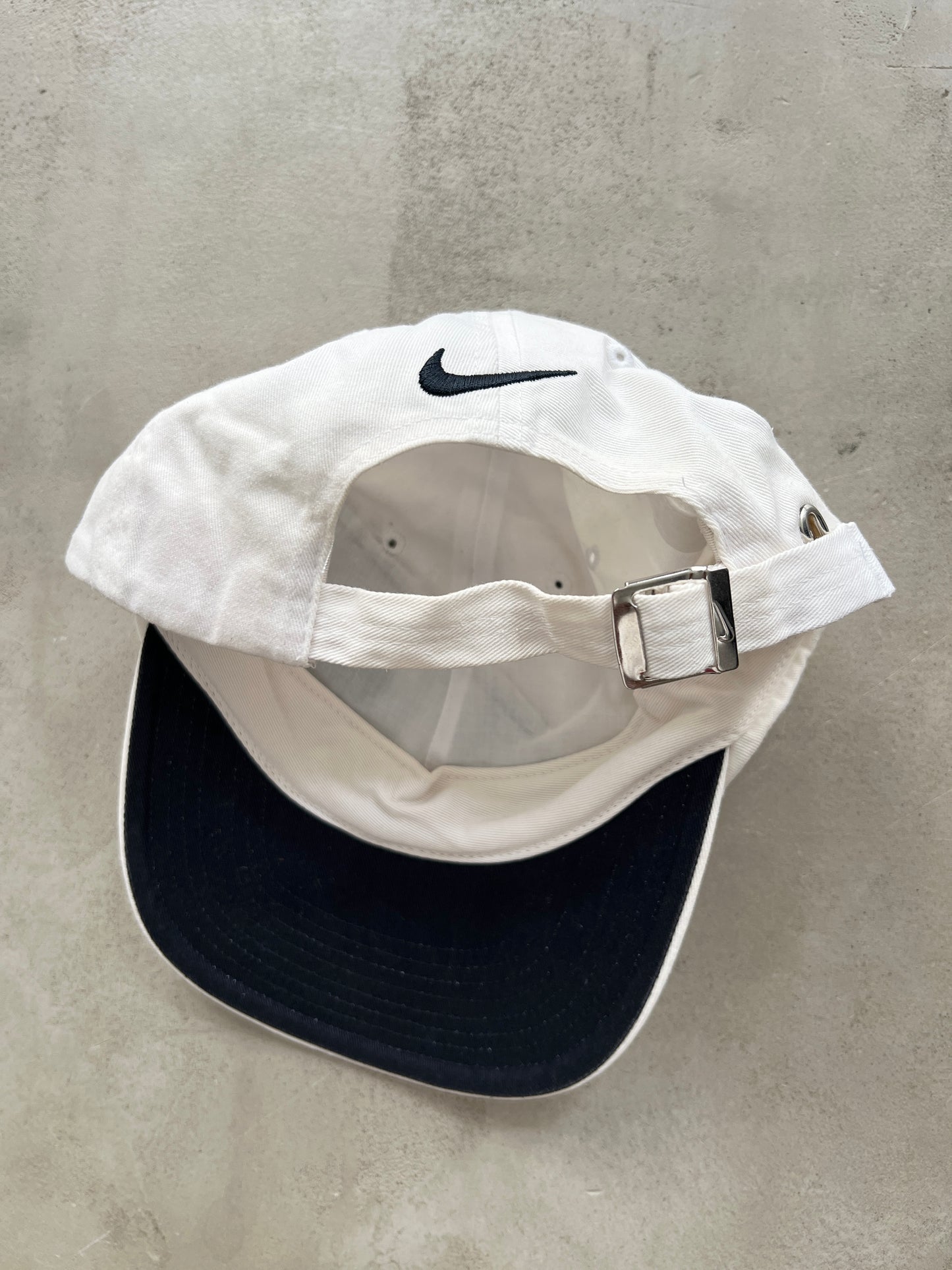 WHITE NIKE CAP - 2000S