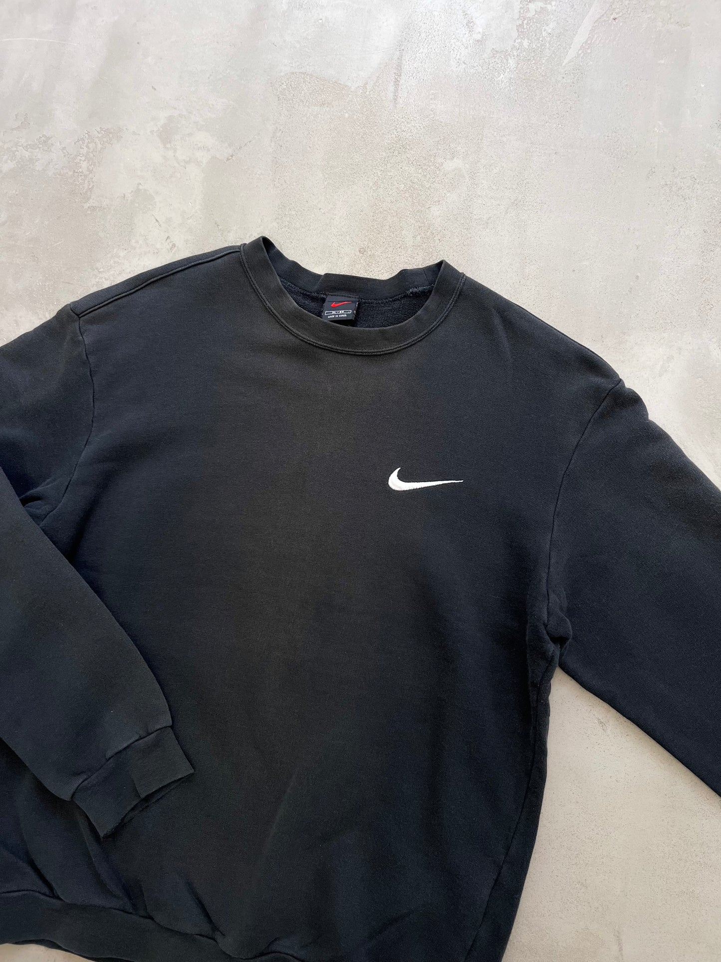 FADED BLACK NIKE SWEATER - 1990S - S