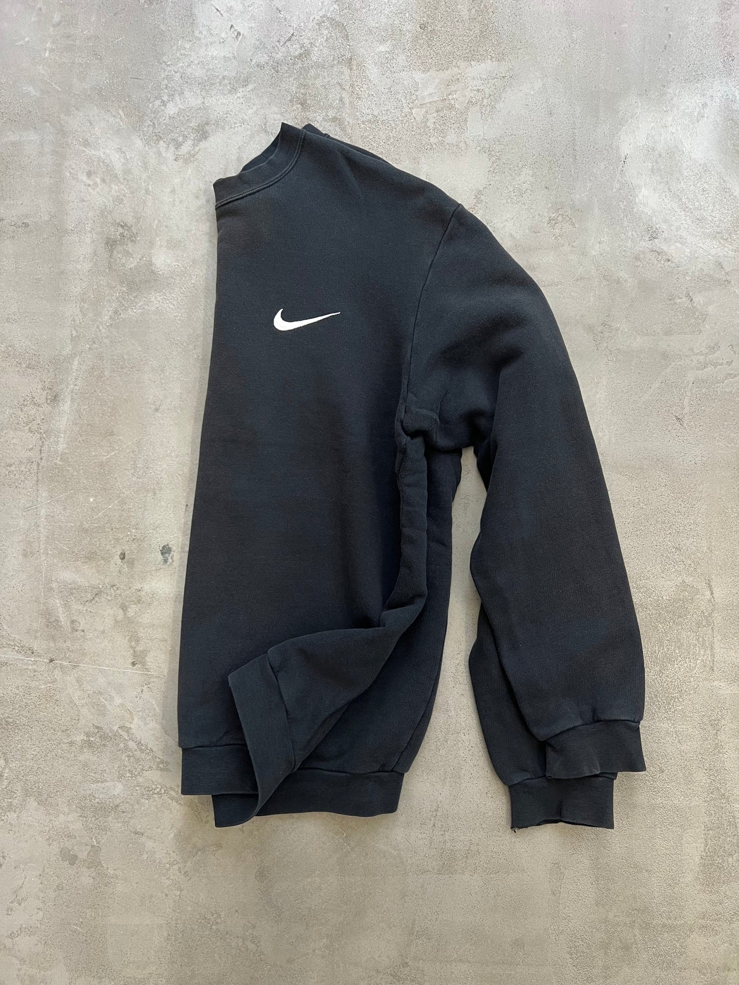 FADED BLACK NIKE SWEATER - 1990S - S