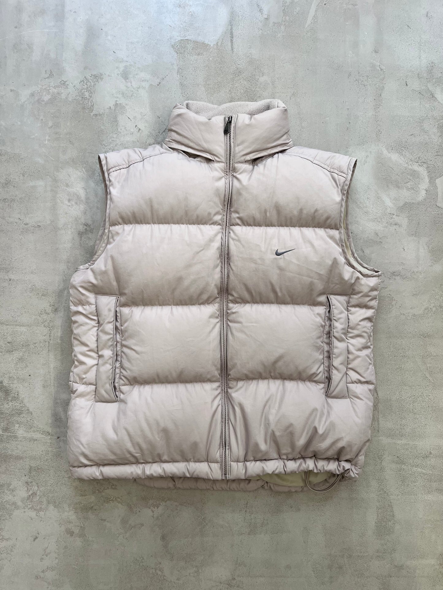 BEIGE NIKE PUFFER VEST - 2000S