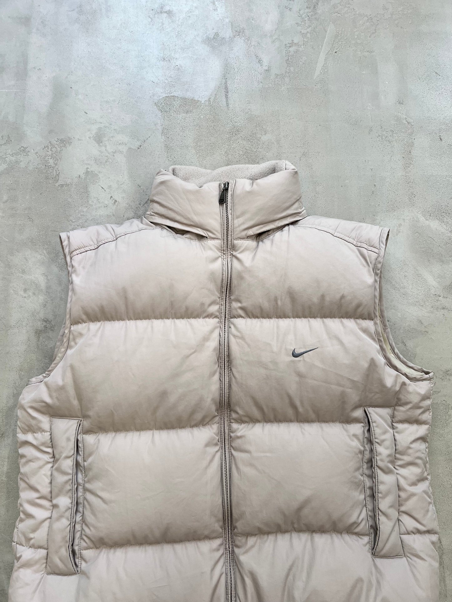 BEIGE NIKE PUFFER VEST - 2000S