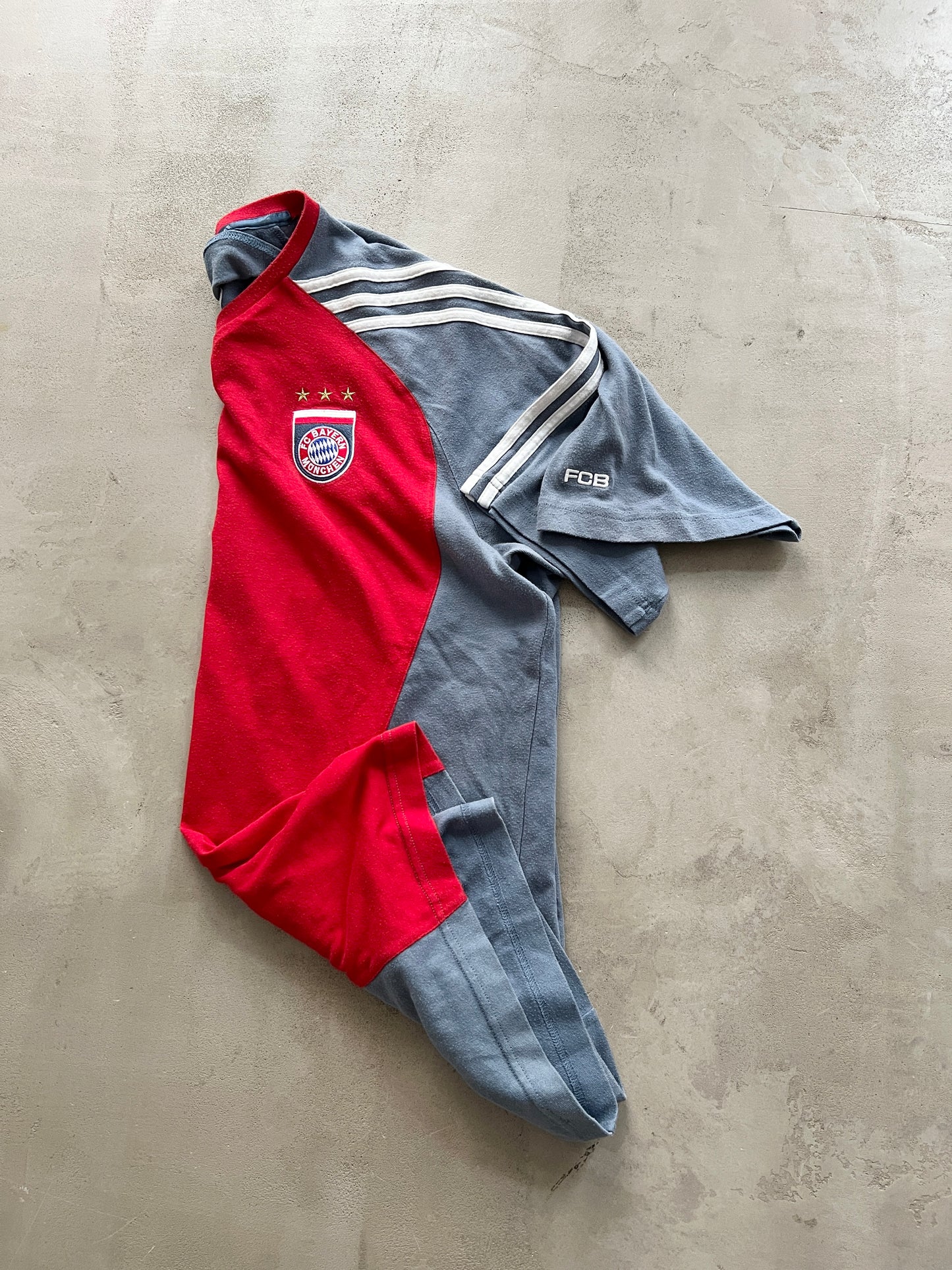 RED/GREY BAYERN MUNICH TEE - 2000S - XL