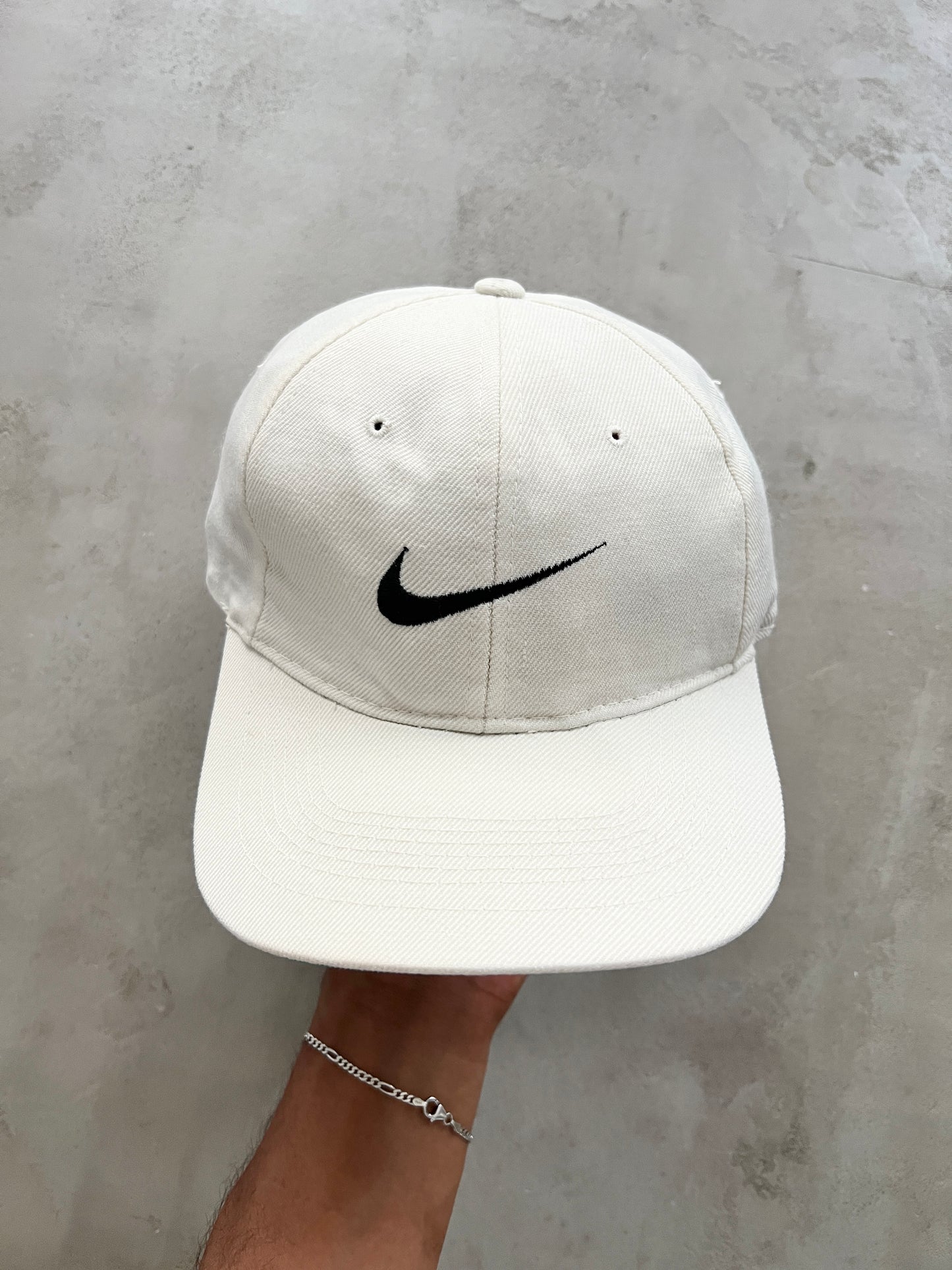 CRÈME NIKE CAP - 1990S