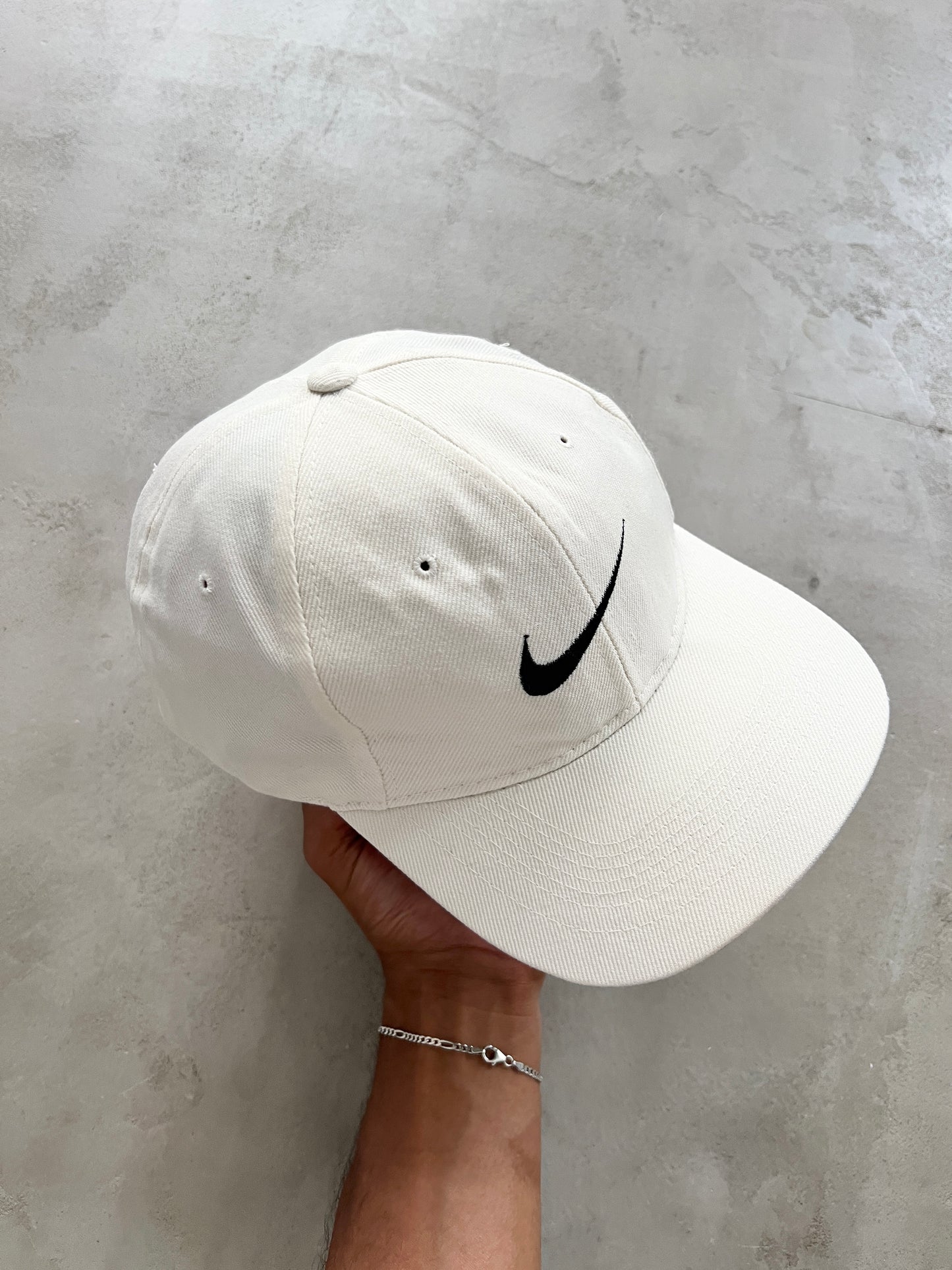 CRÈME NIKE CAP - 1990S