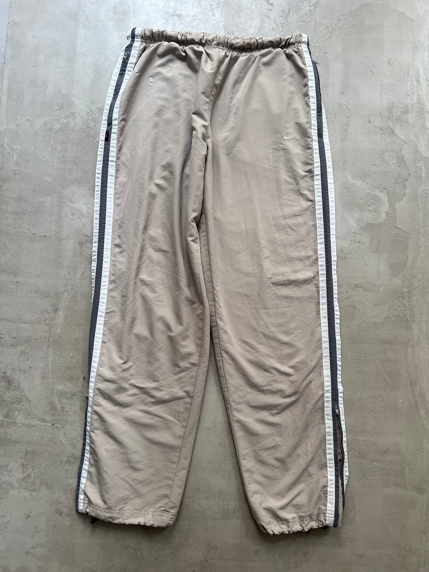 LIGHT BEIGE NIKE TRACKPANTS - 2000S