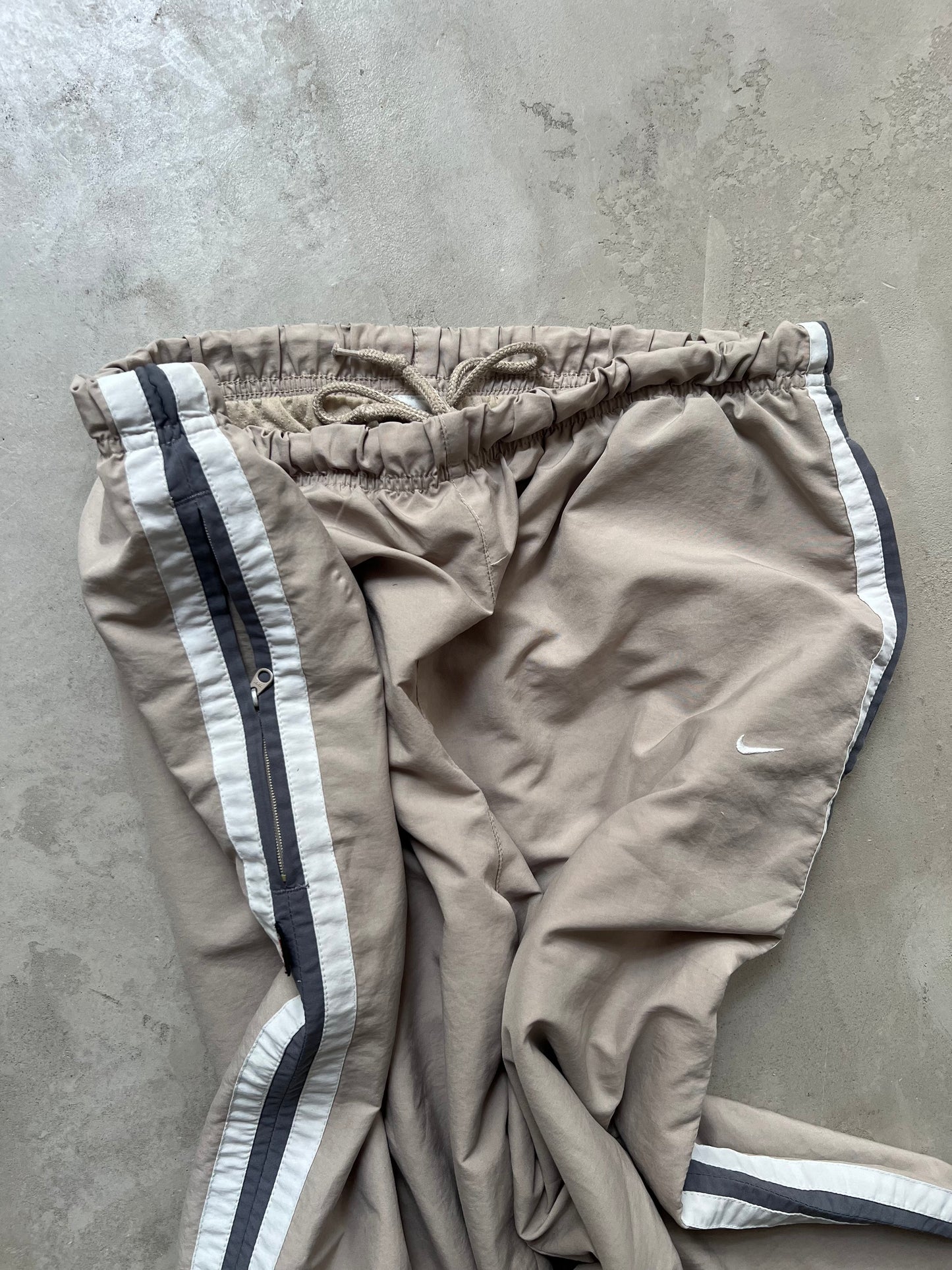 LIGHT BEIGE NIKE TRACKPANTS - 2000S