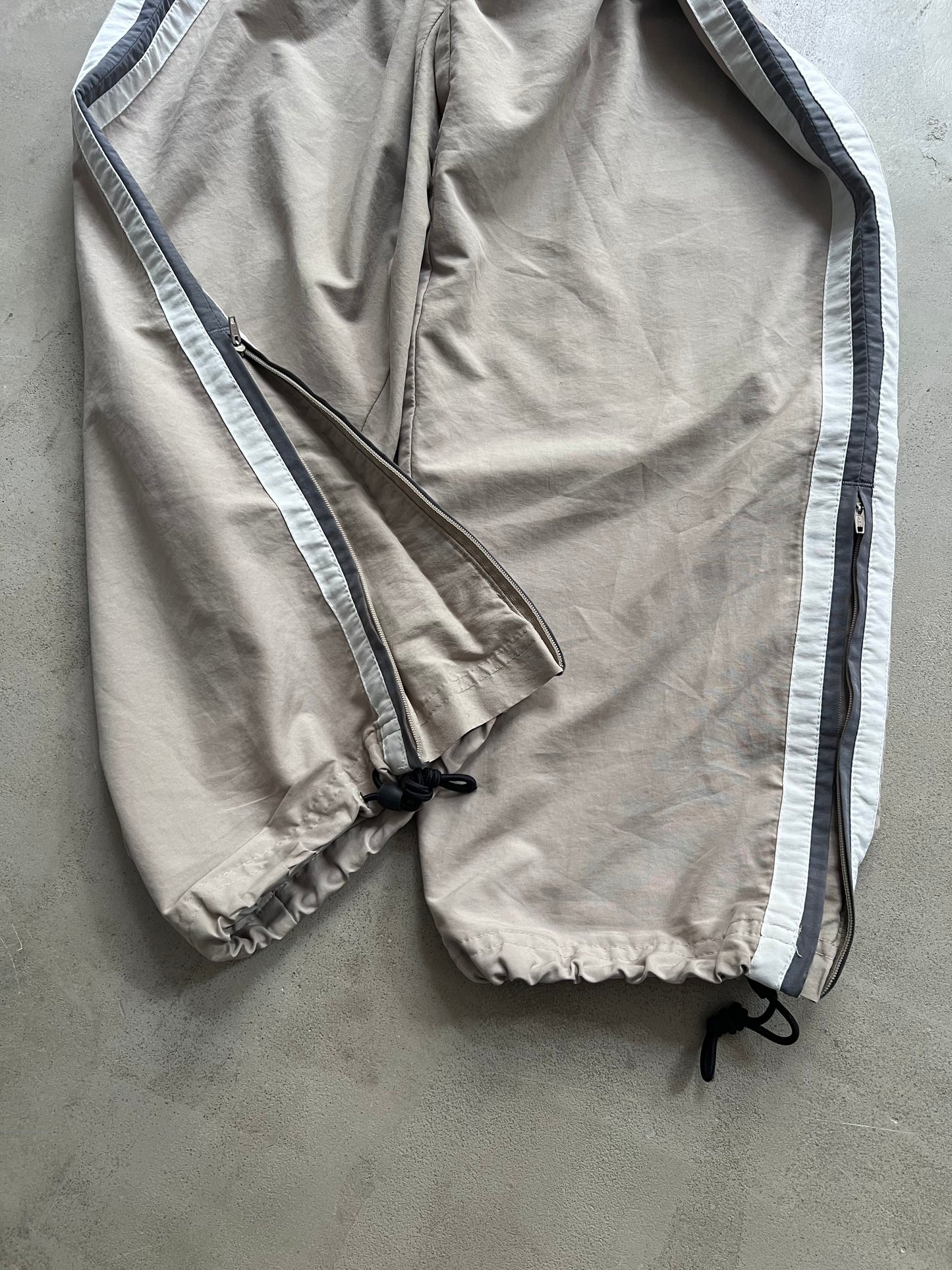 LIGHT BEIGE NIKE TRACKPANTS - 2000S