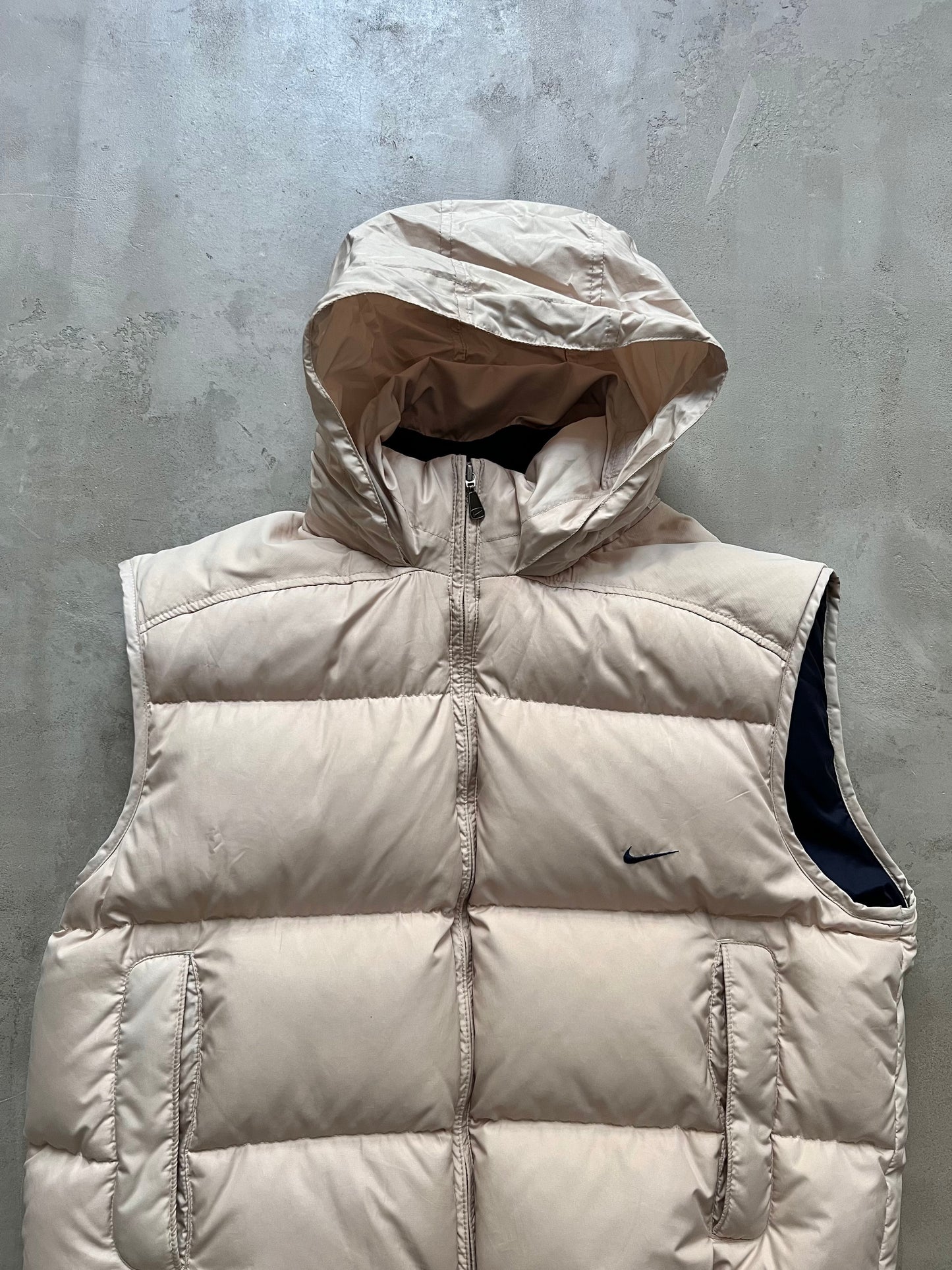 SAND/TAN NIKE PUFFER VEST - 2000S - L/XL