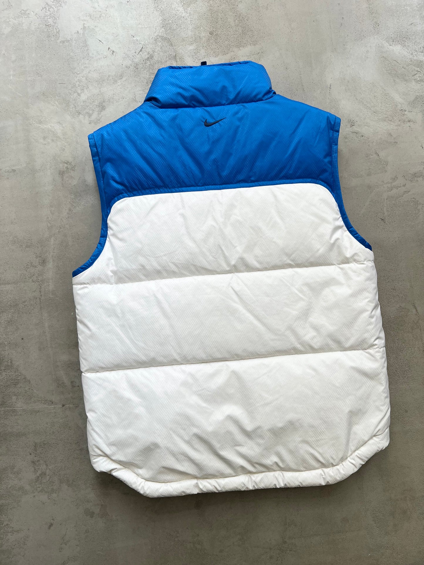 WHITE/BLUE NIKE HEX PUFER VEST - 2000S