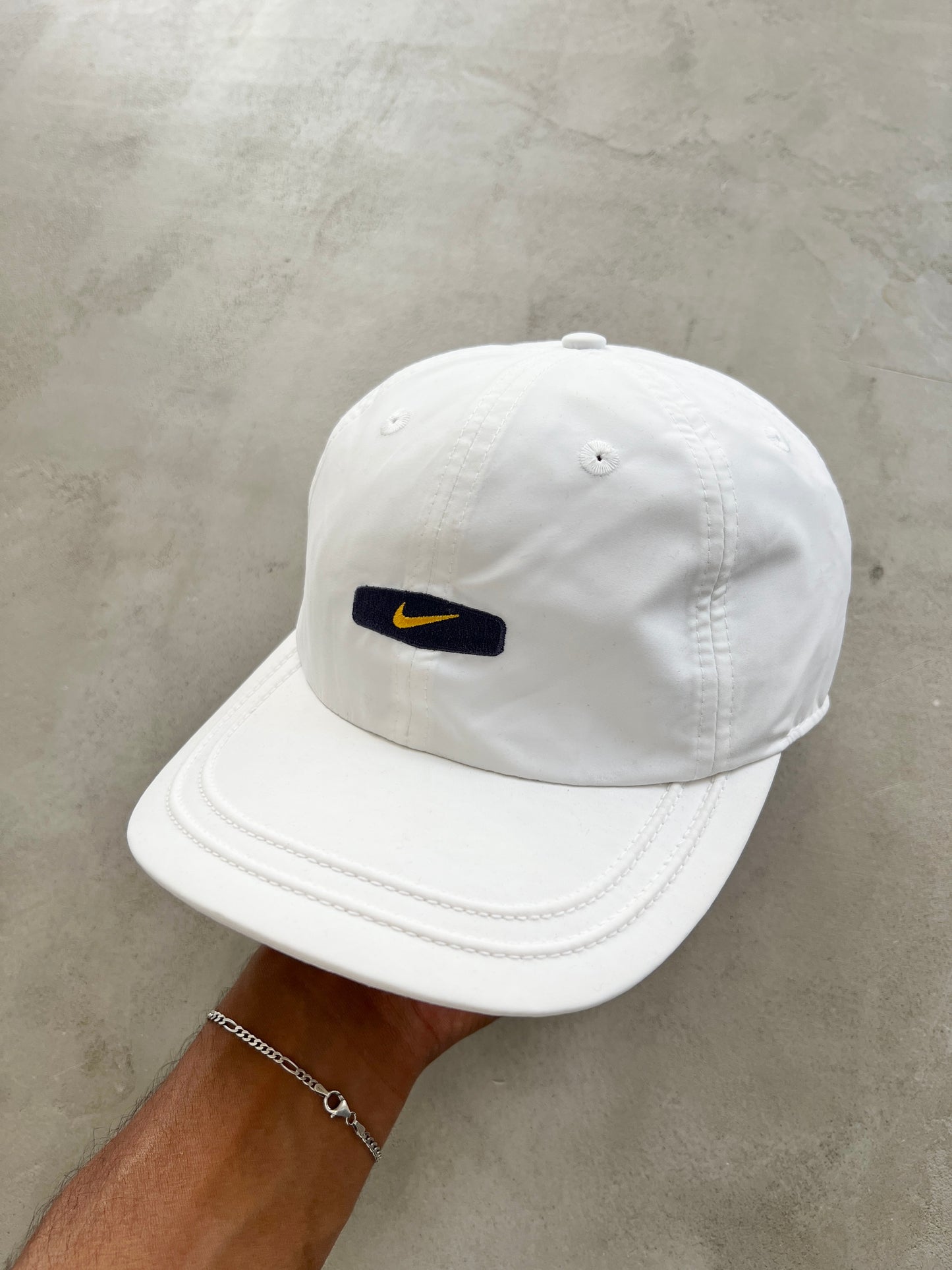 WHITE NIKE CAP - 1990S