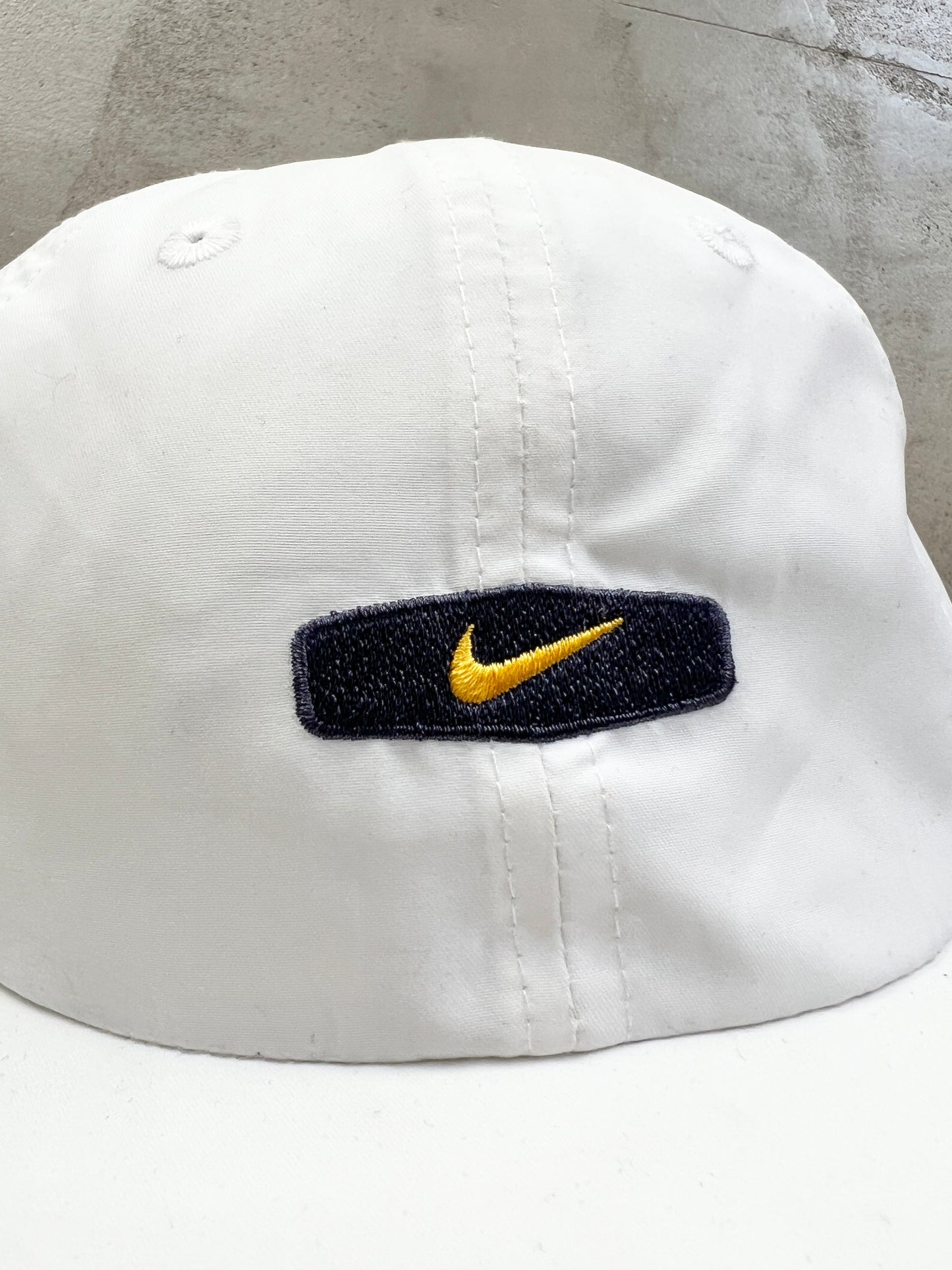 WHITE NIKE CAP - 1990S