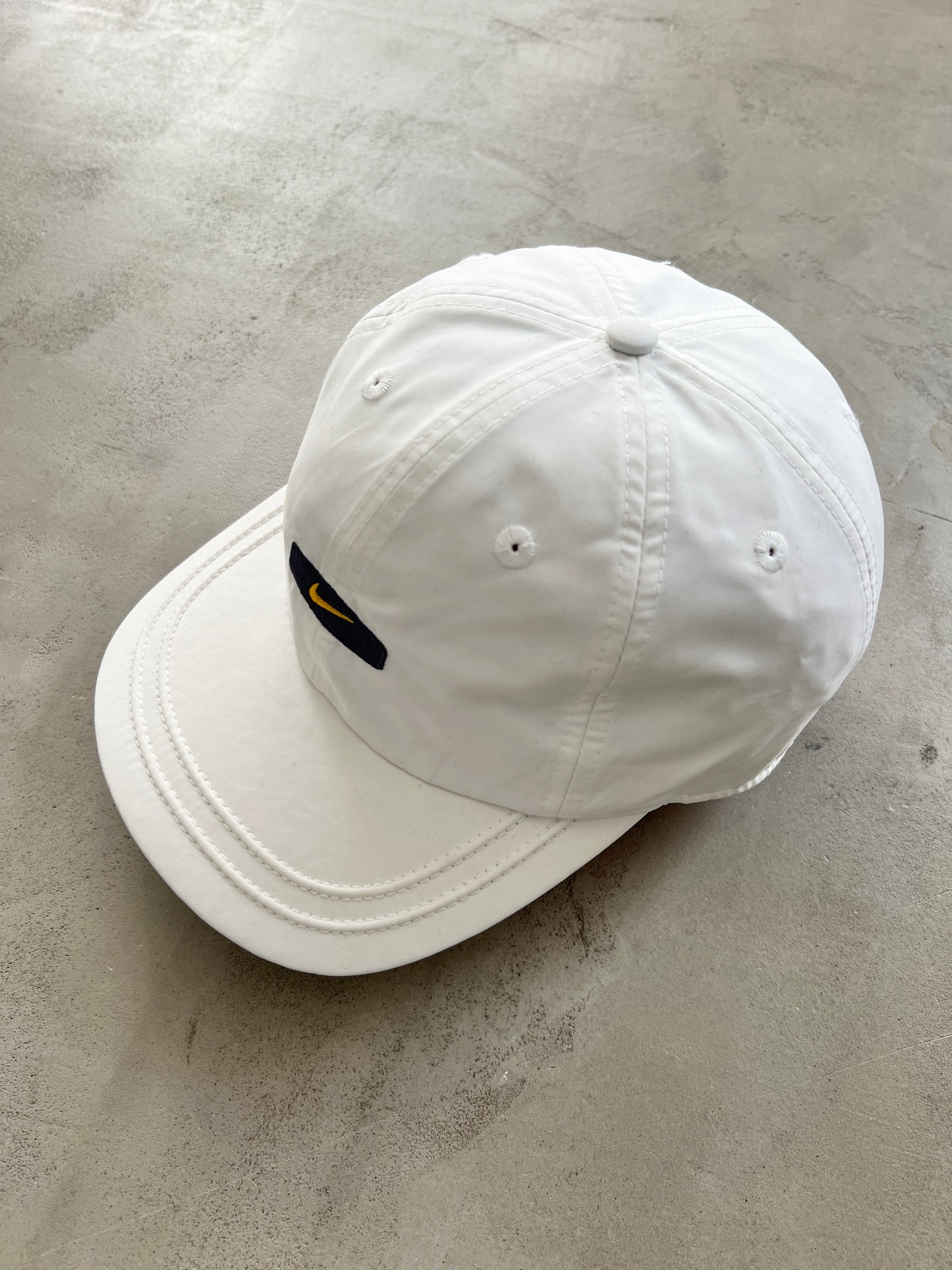 WHITE NIKE CAP - 1990S