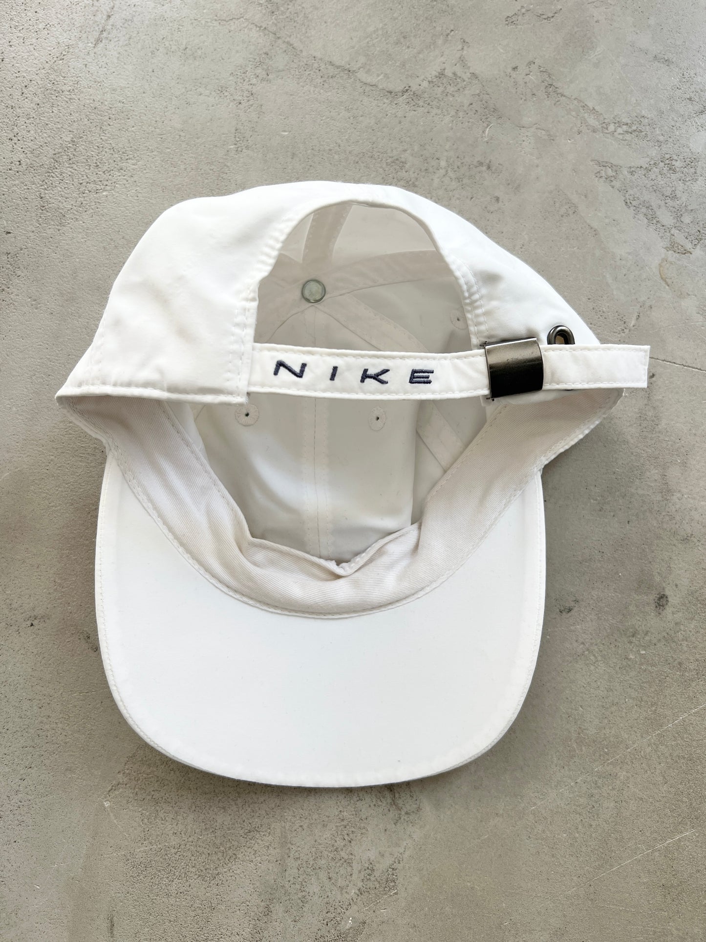 WHITE NIKE CAP - 1990S