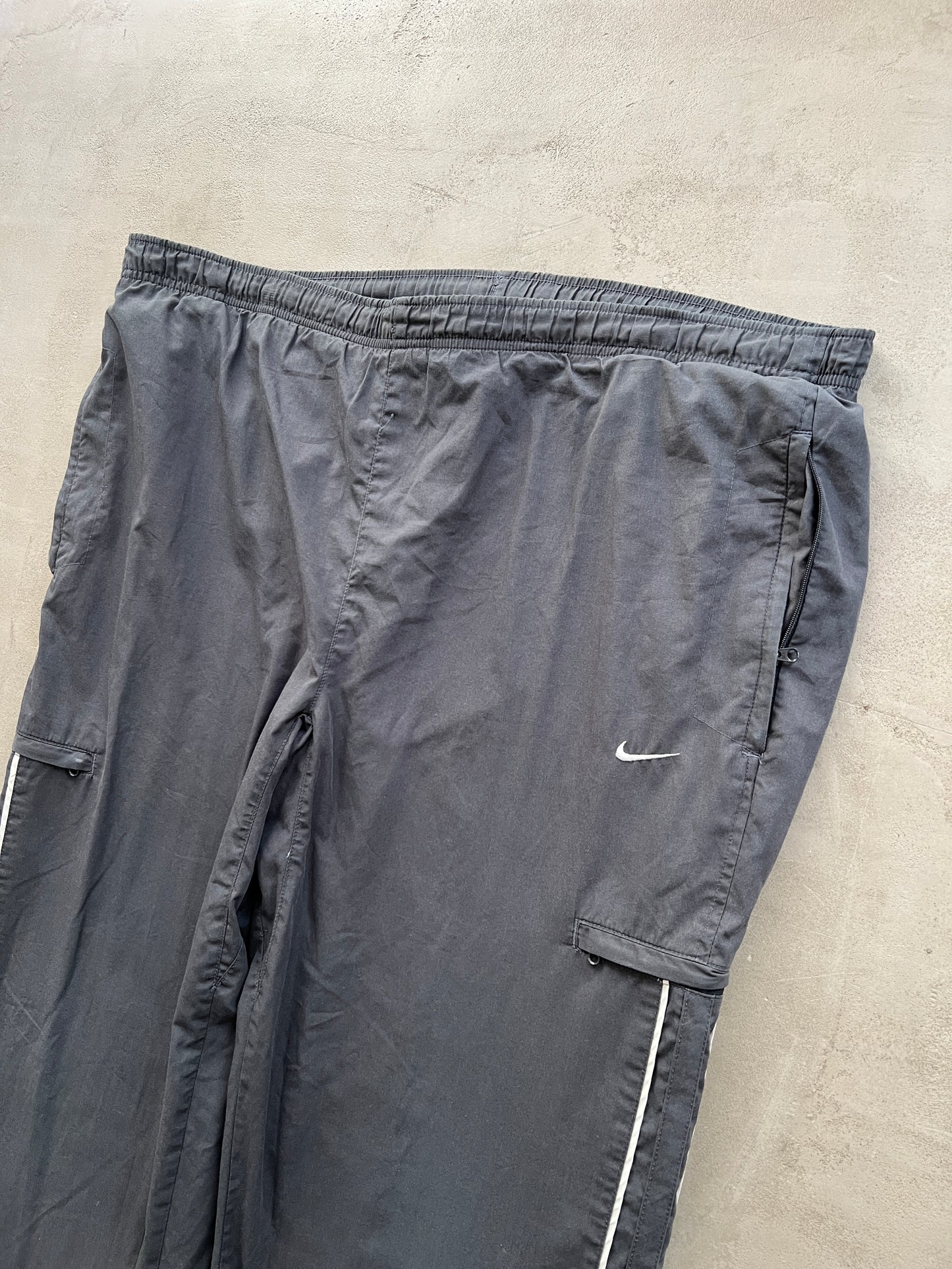 GREY NIKE TRACK PANTS - 2000S - XL/L