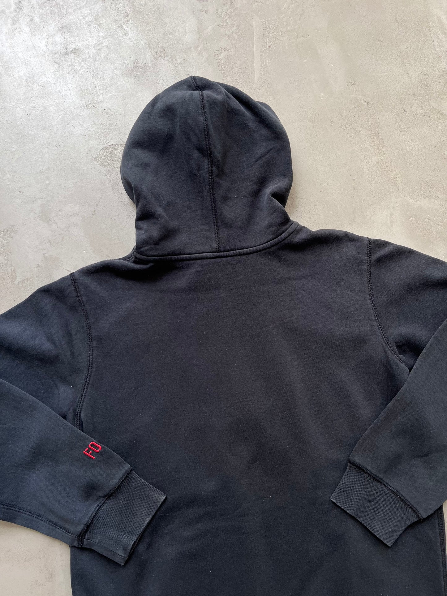 FADED BLACK/RED NIKE FOOTBALL HOODIE - 2000S - S