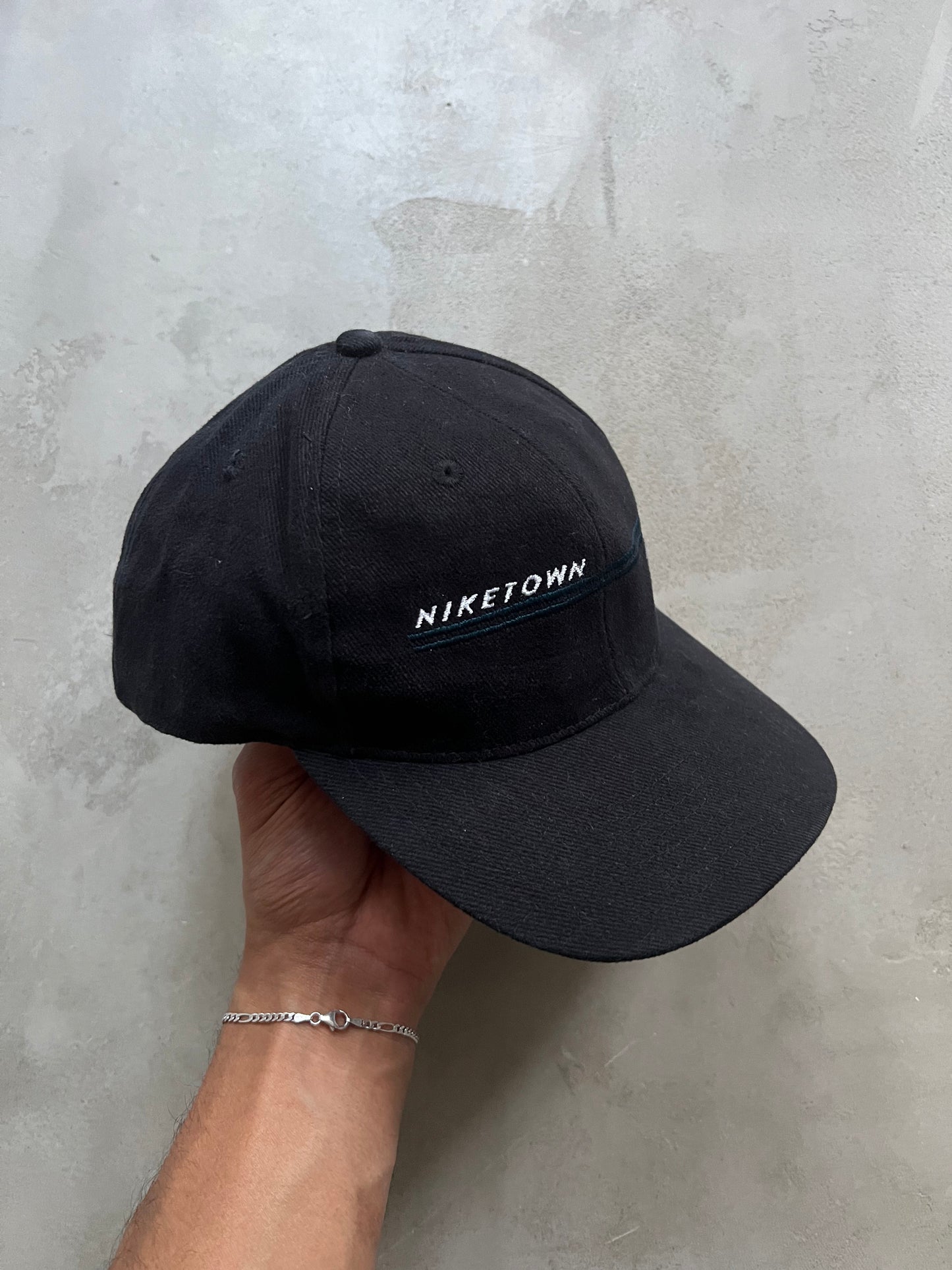 BLACK NIKE TOWN CAP - 1990S